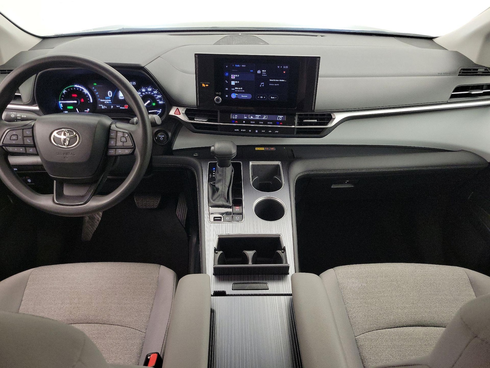 2025 Toyota Sienna LE - Photo 10