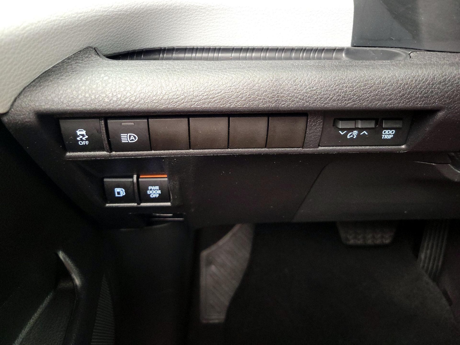 2025 Toyota Sienna LE - Photo 14