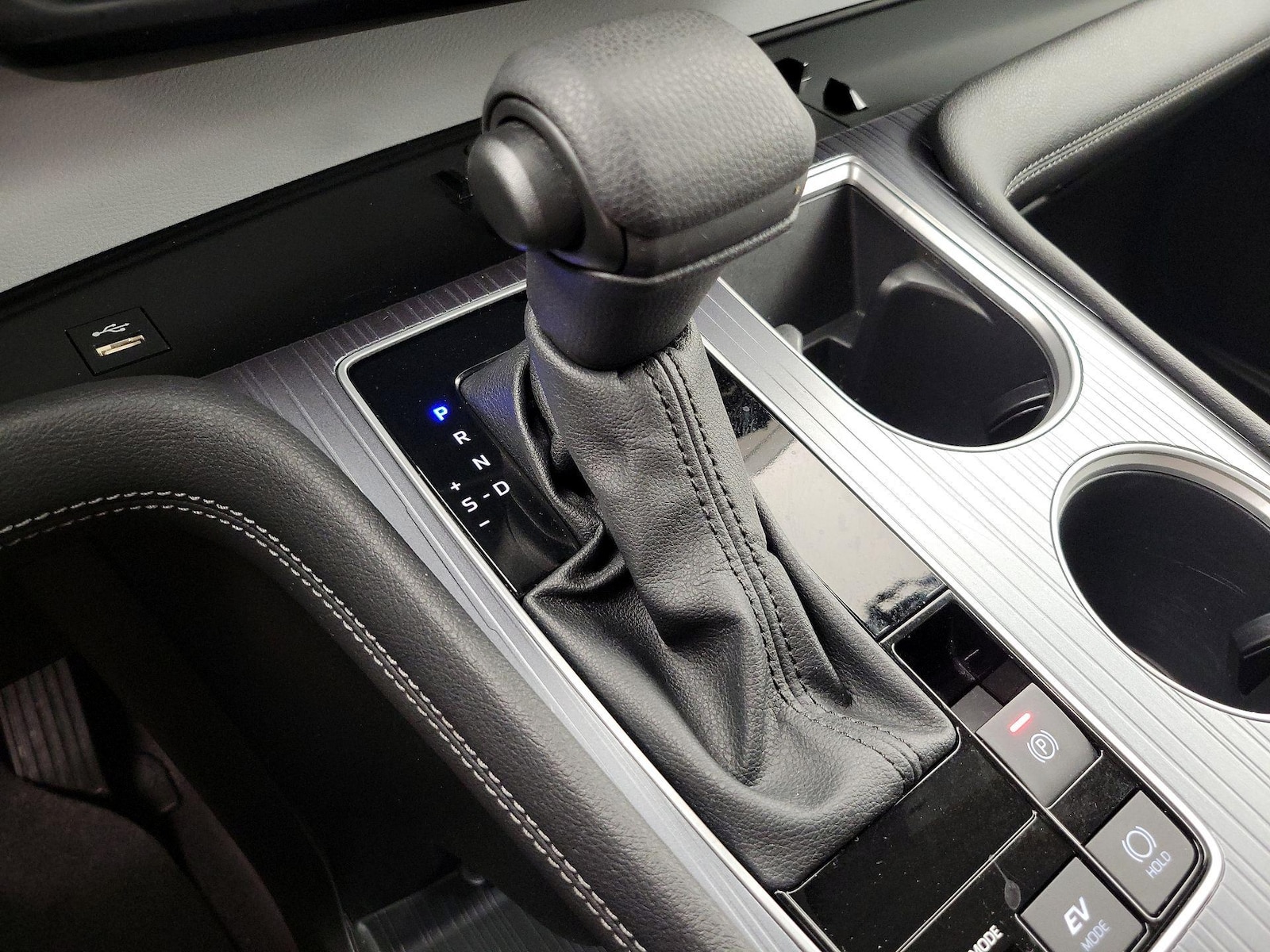 2025 Toyota Sienna LE - Photo 18