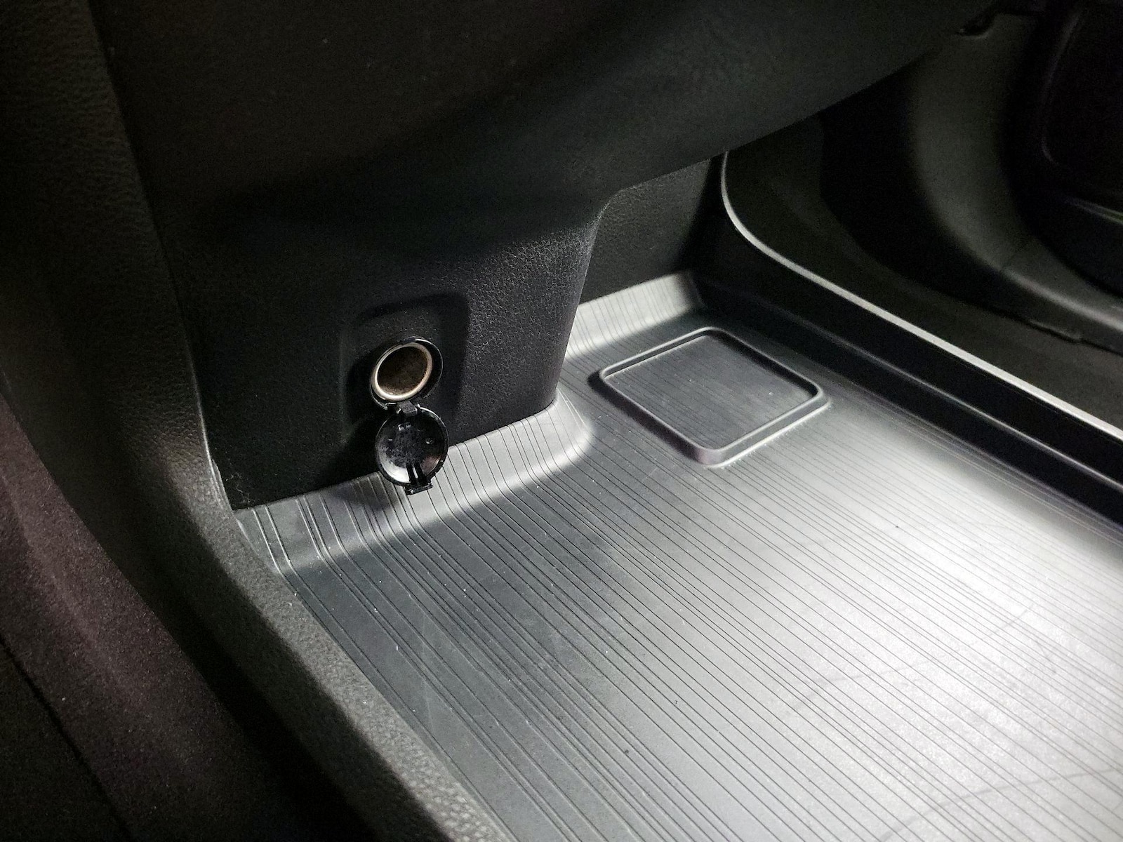 2025 Toyota Sienna LE - Photo 19