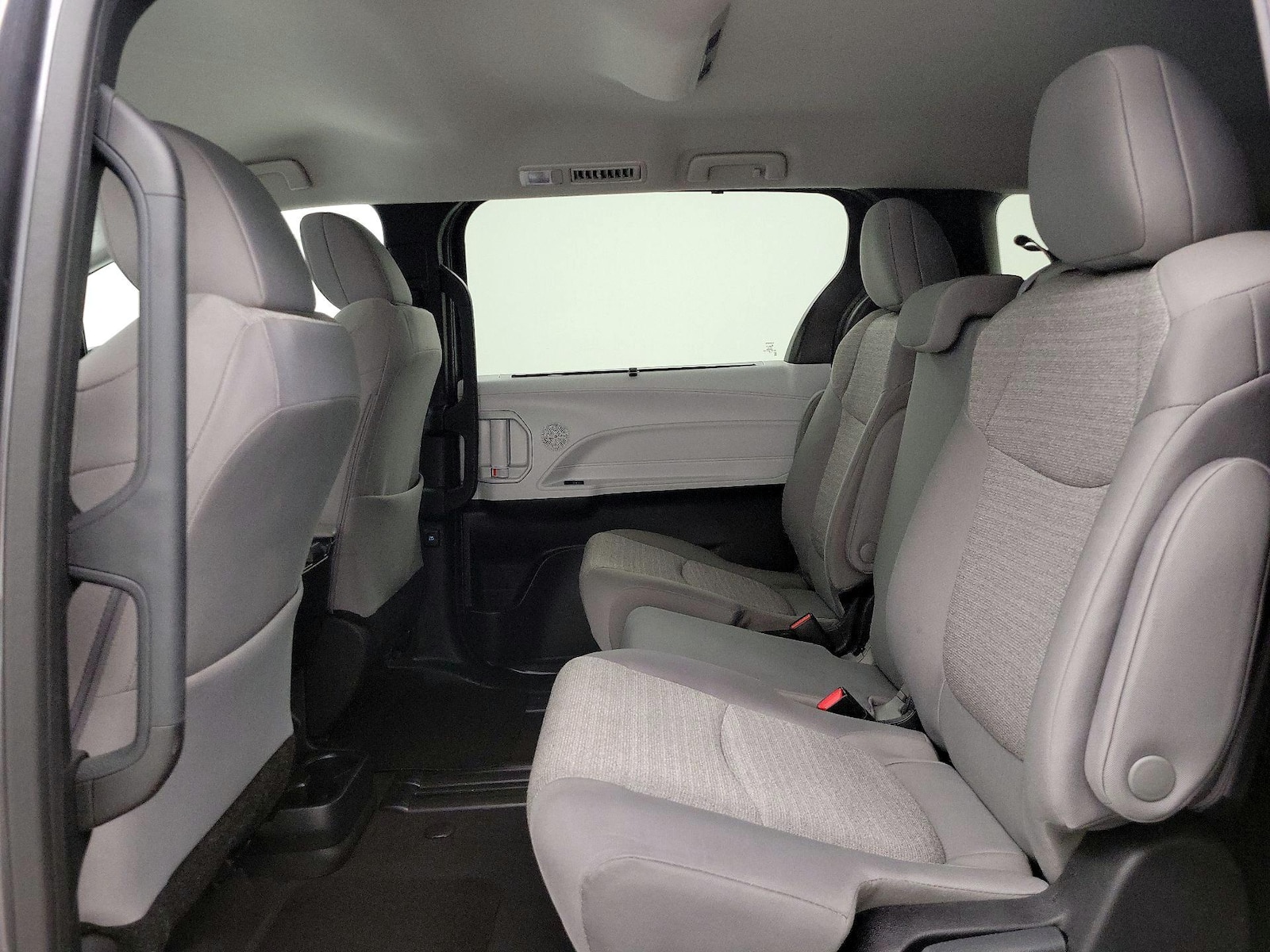 2025 Toyota Sienna LE - Photo 20