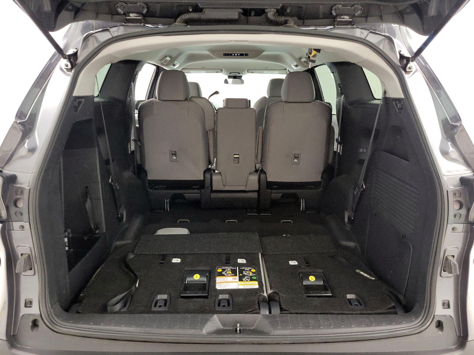 2025 Toyota Sienna LE - Photo 23