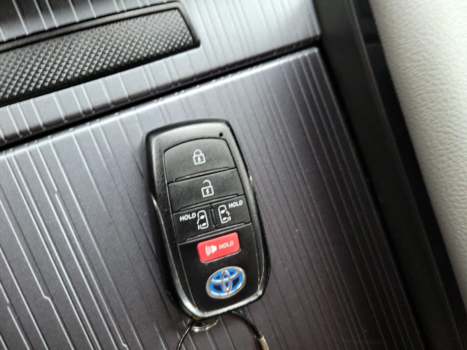 2025 Toyota Sienna LE - Photo 25