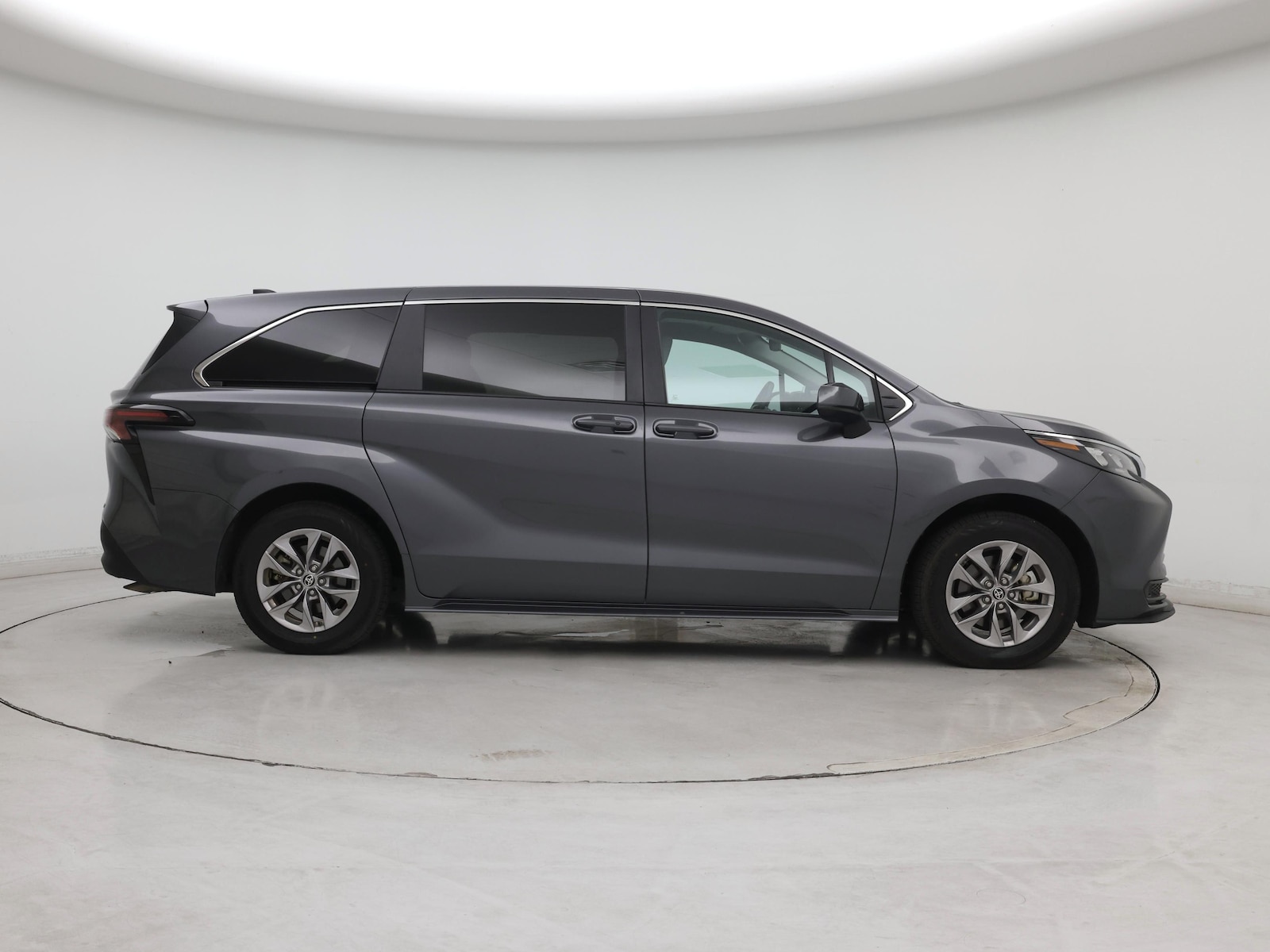 2025 Toyota Sienna LE - Photo 8