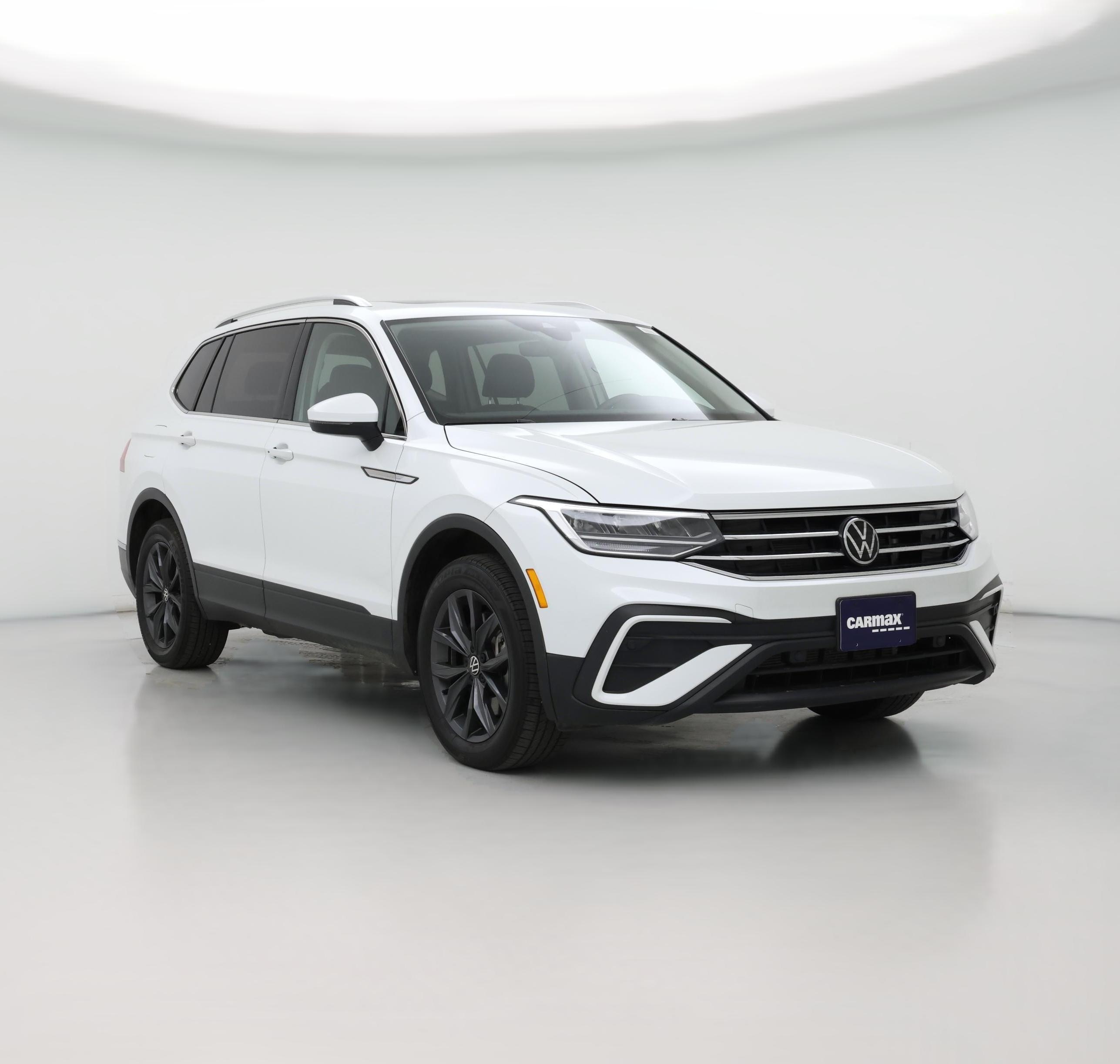 Thumbnail: 2023 Volkswagen Tiguan - 1