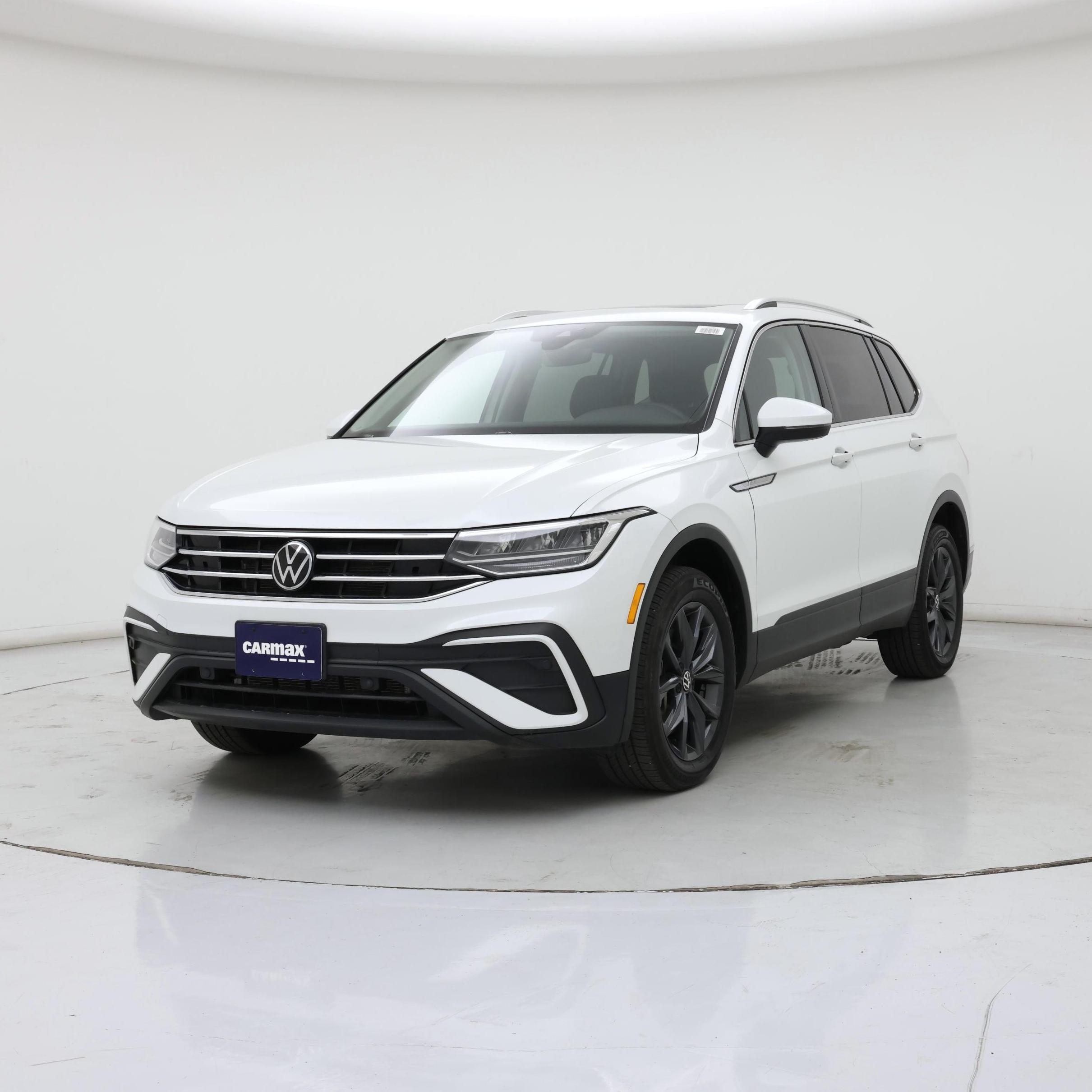Thumbnail: 2023 Volkswagen Tiguan - 4