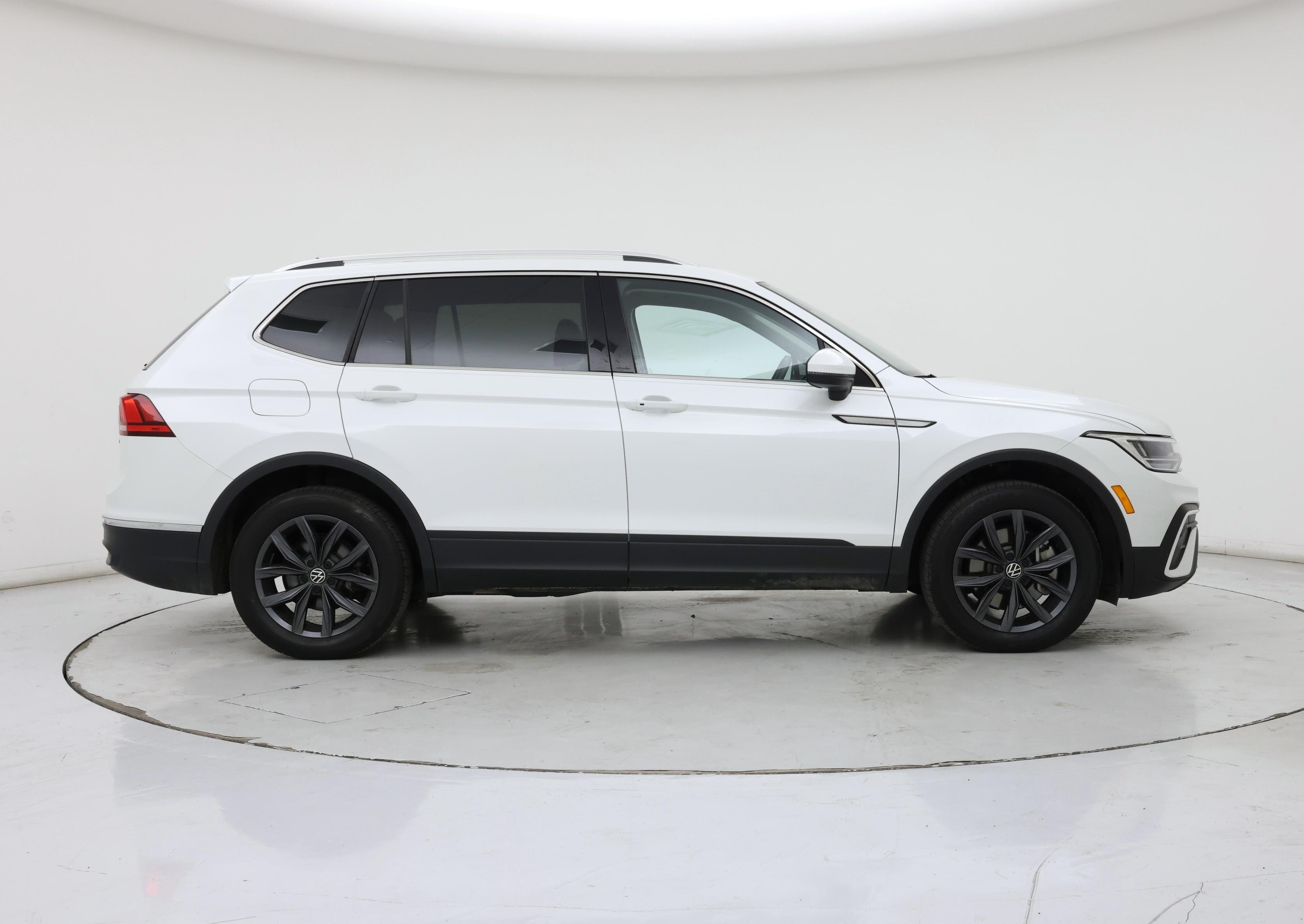 Thumbnail: 2023 Volkswagen Tiguan - 7
