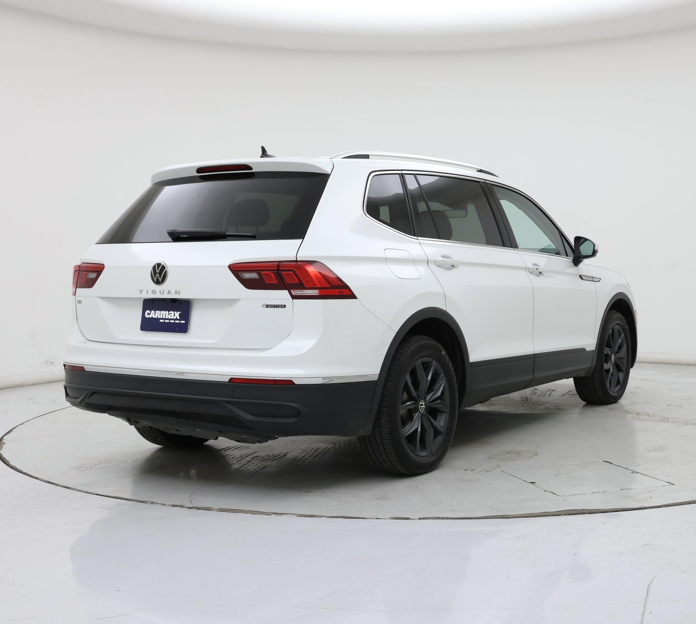 Thumbnail: 2023 Volkswagen Tiguan - 8