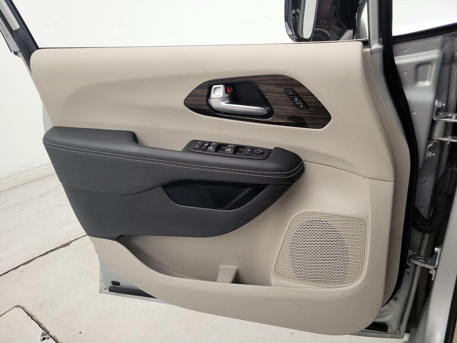 2024 Chrysler Pacifica Limited - Photo 13