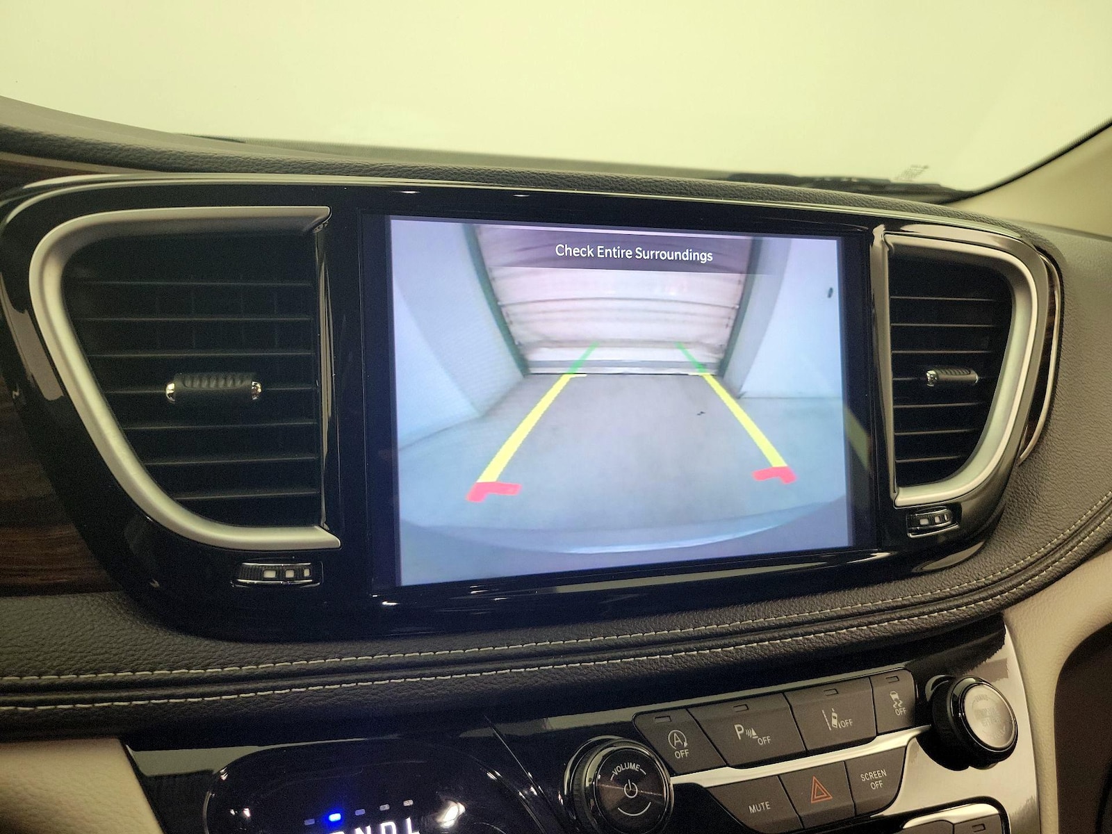 2024 Chrysler Pacifica Limited - Photo 16