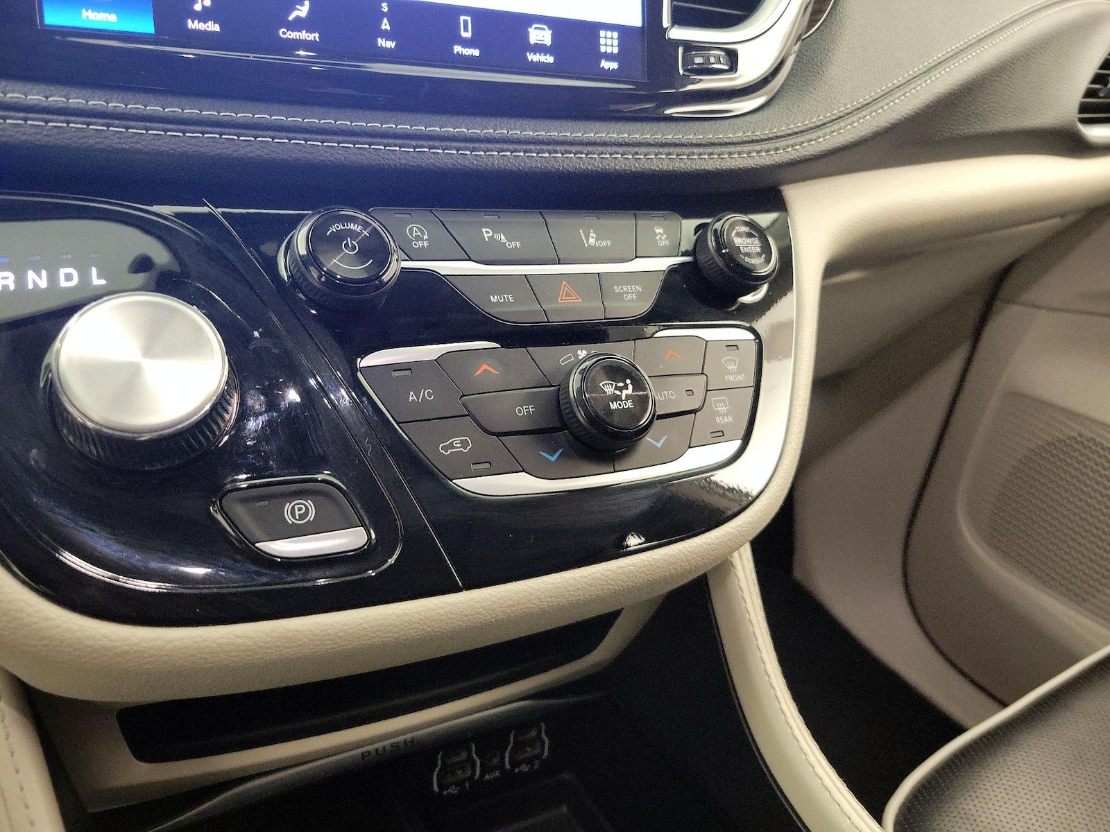 2024 Chrysler Pacifica Limited - Photo 18