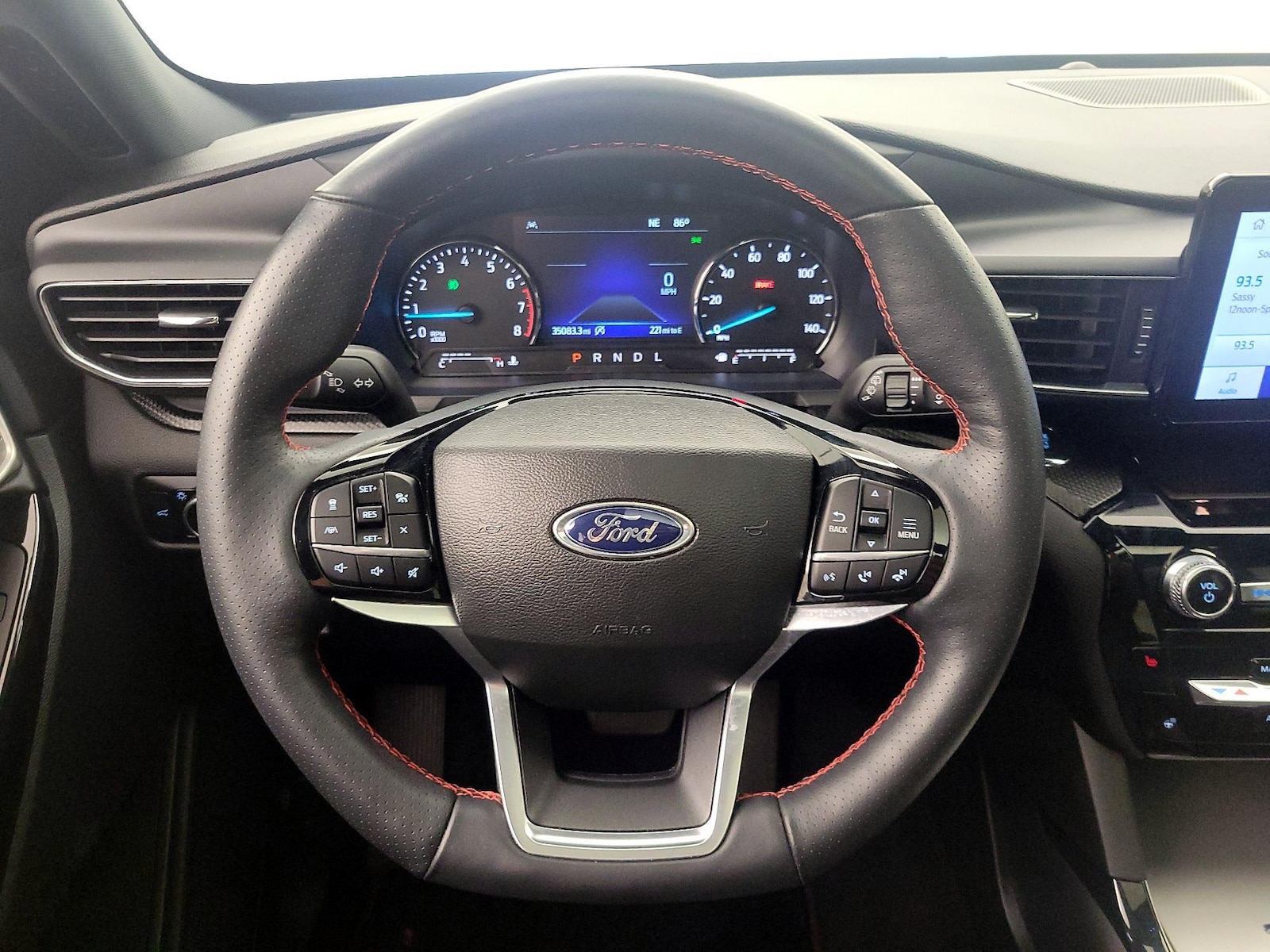 2023 Ford Explorer ST-LINE - Photo 11