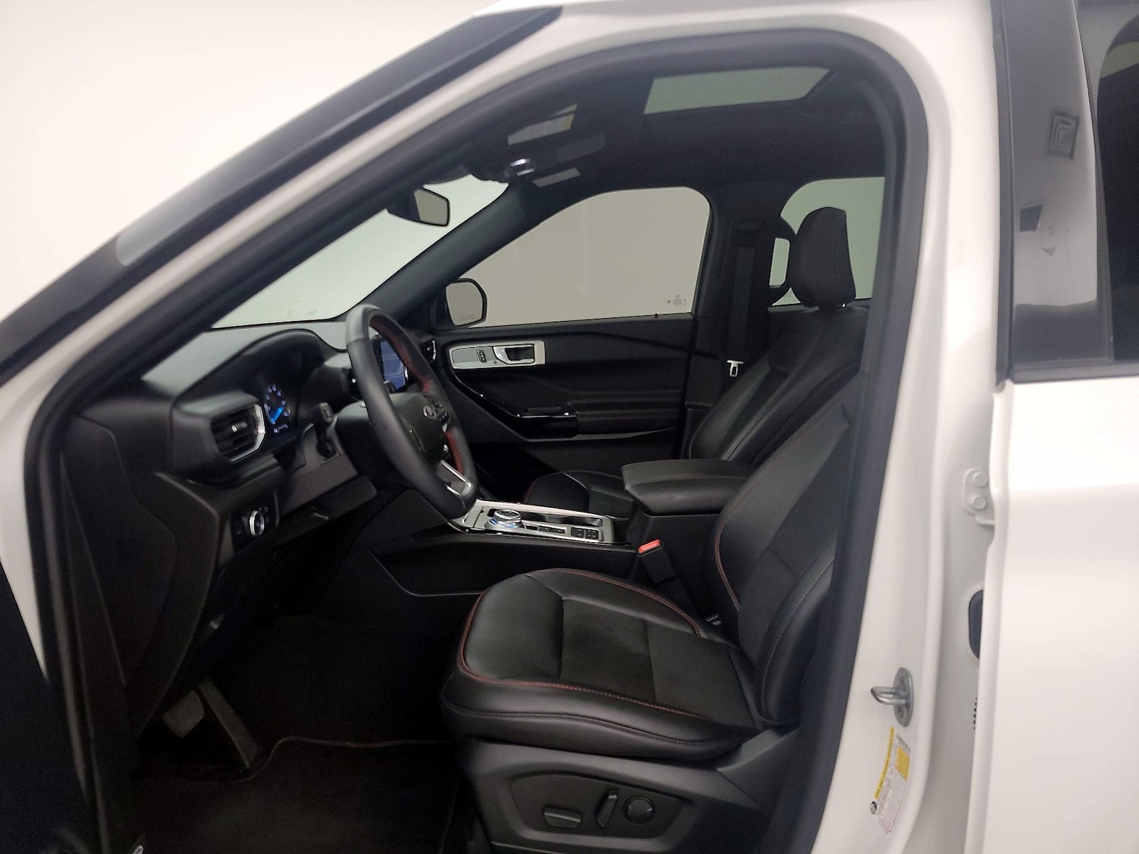 2023 Ford Explorer ST-LINE - Photo 12