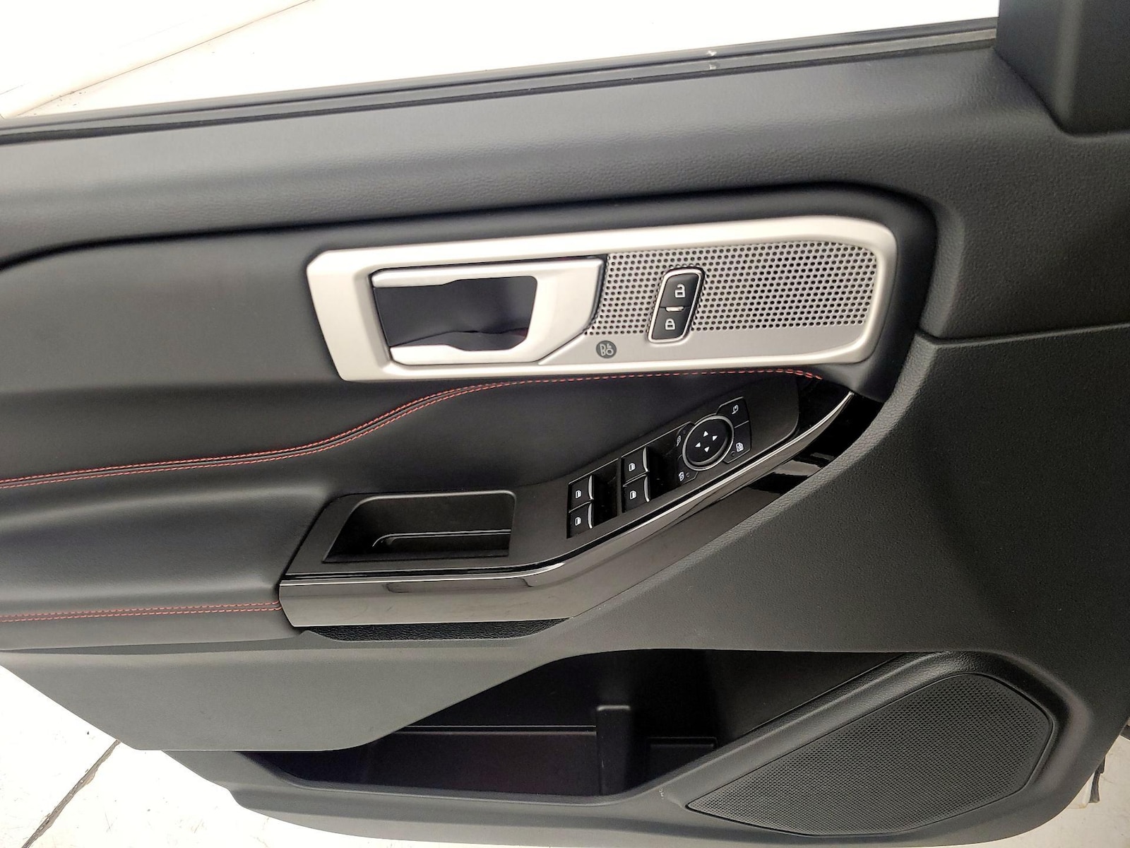 2023 Ford Explorer ST-LINE - Photo 13