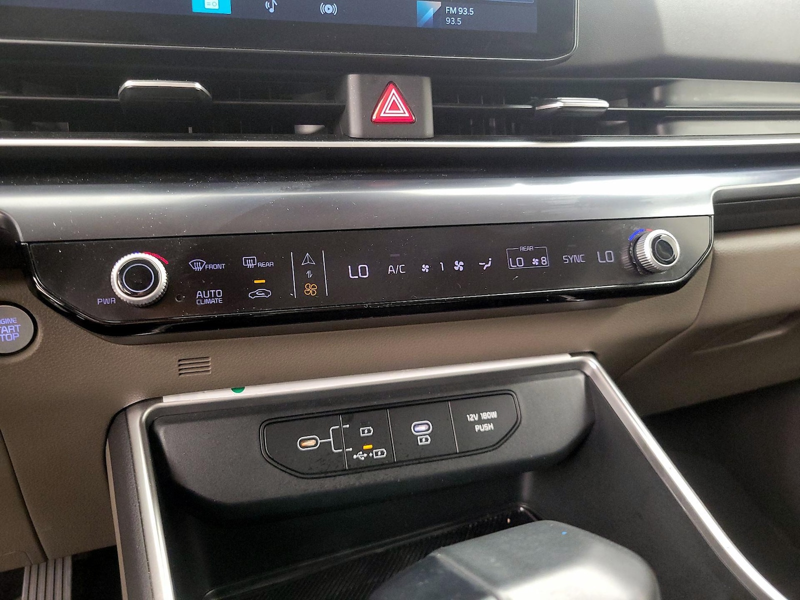 2025 Kia Carnival LXS - Photo 18