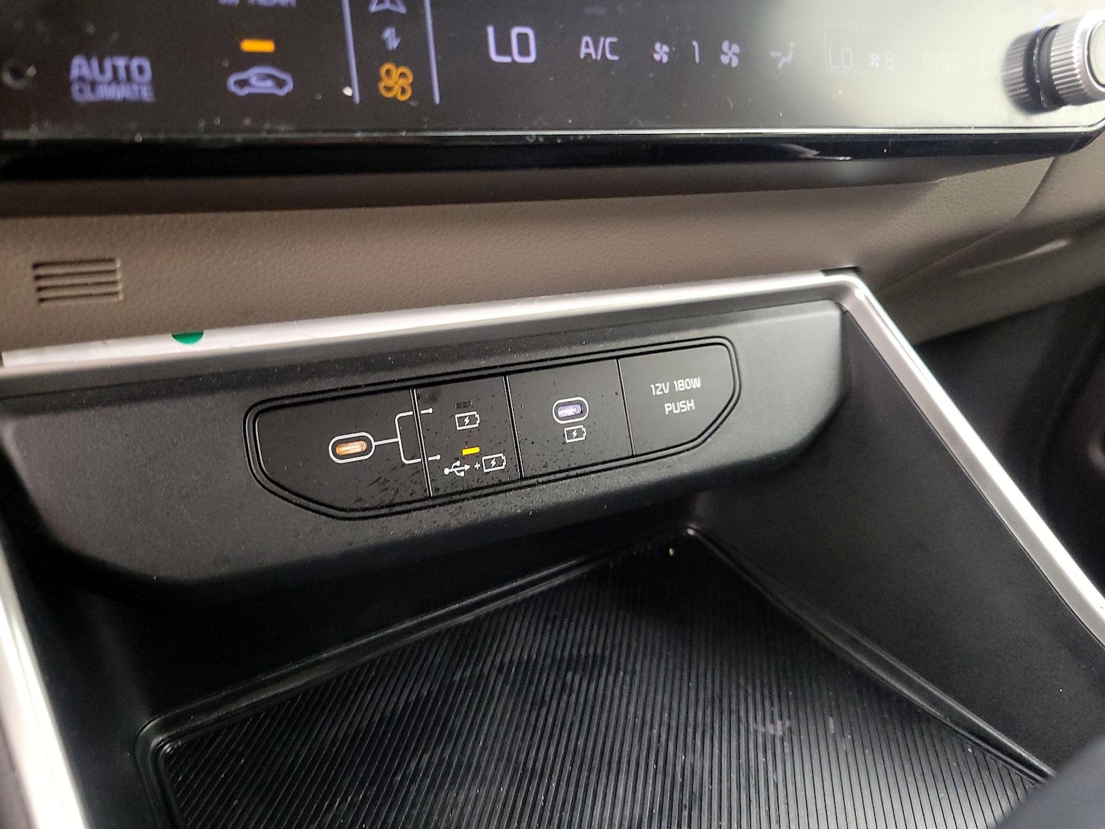 2025 Kia Carnival LXS - Photo 20