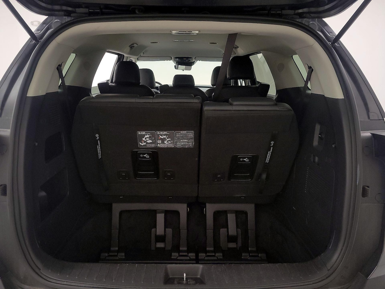 2025 Kia Carnival LXS - Photo 23