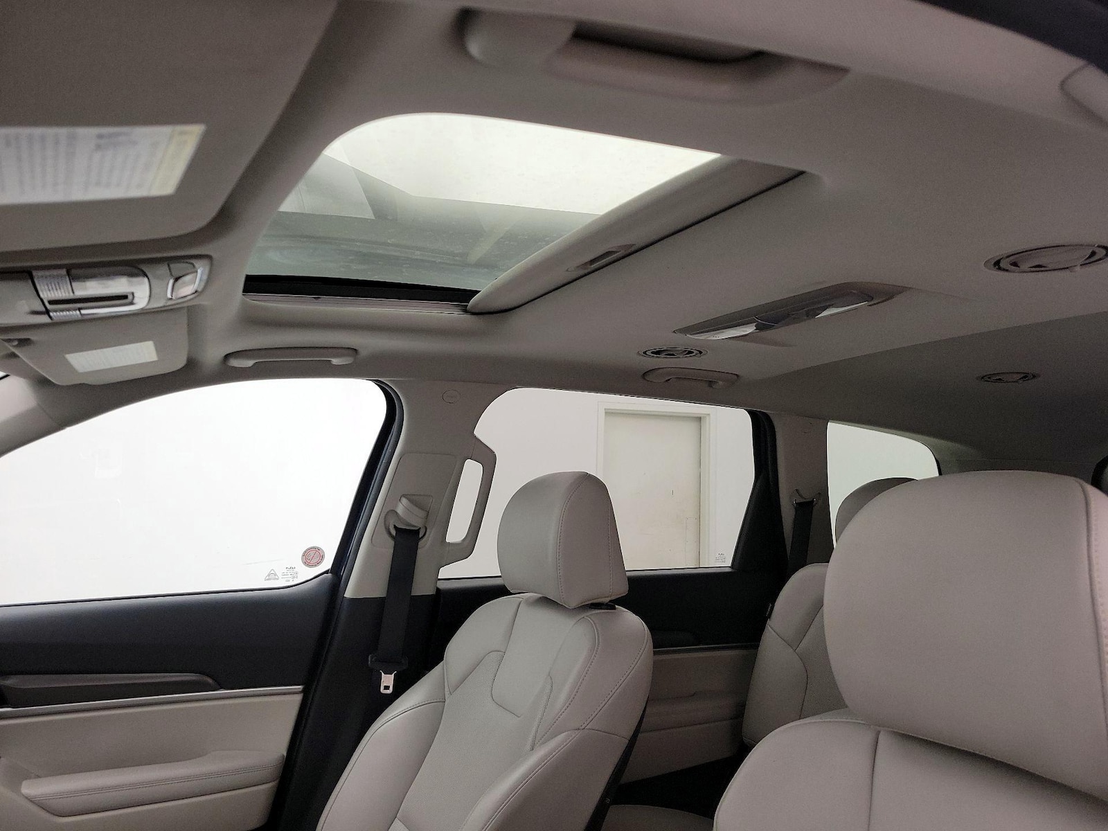 Sunroof(s) & Overhead Airbags