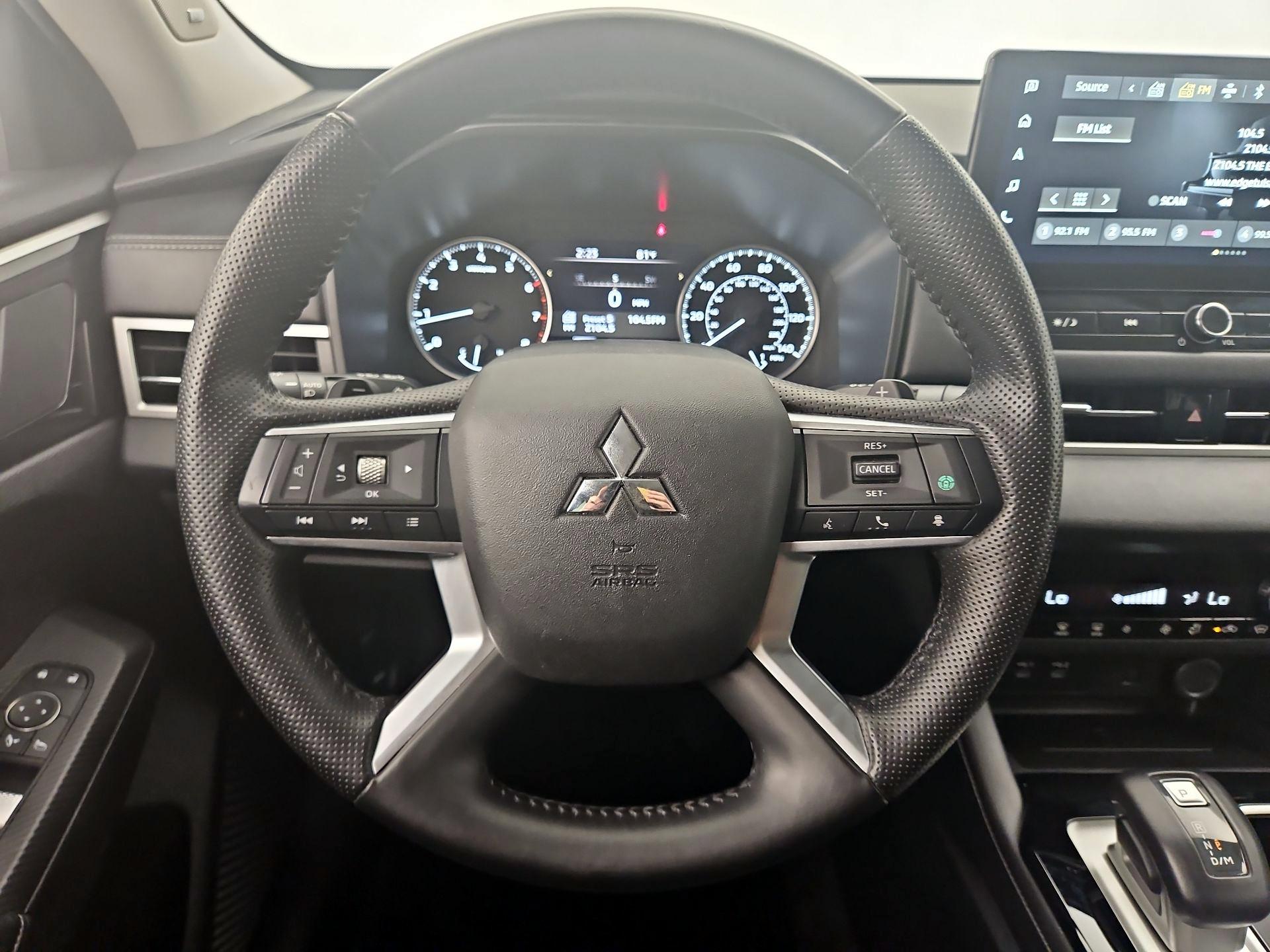 Thumbnail: 2025 Mitsubishi Outlander - 10