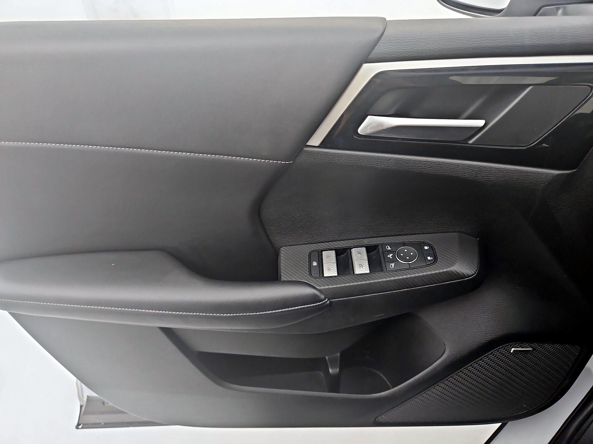 Thumbnail: 2025 Mitsubishi Outlander - 12