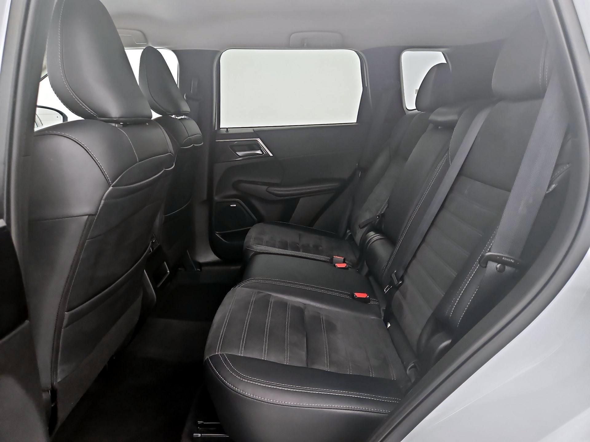 Thumbnail: 2025 Mitsubishi Outlander - 20