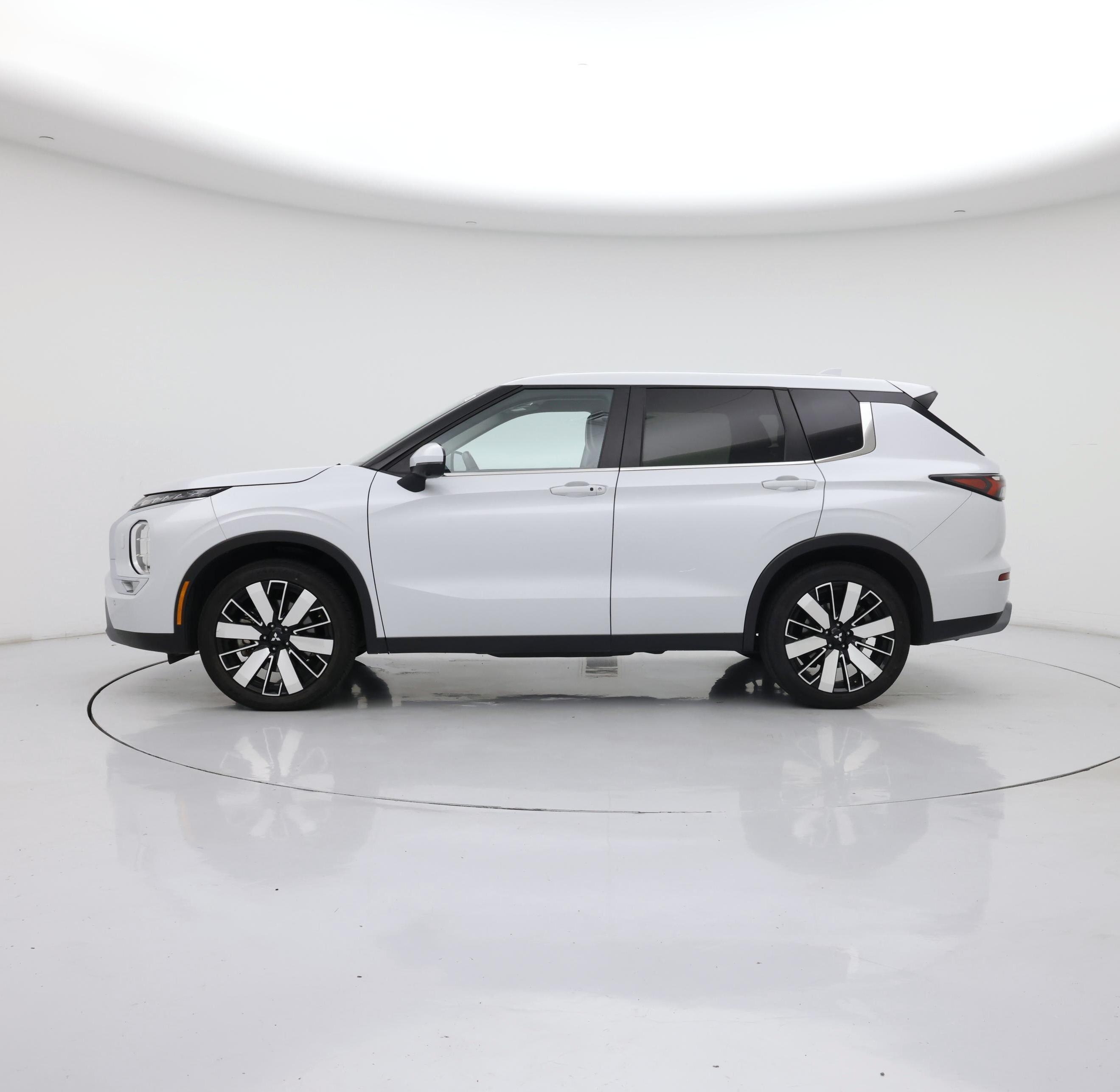 Thumbnail: 2025 Mitsubishi Outlander - 3
