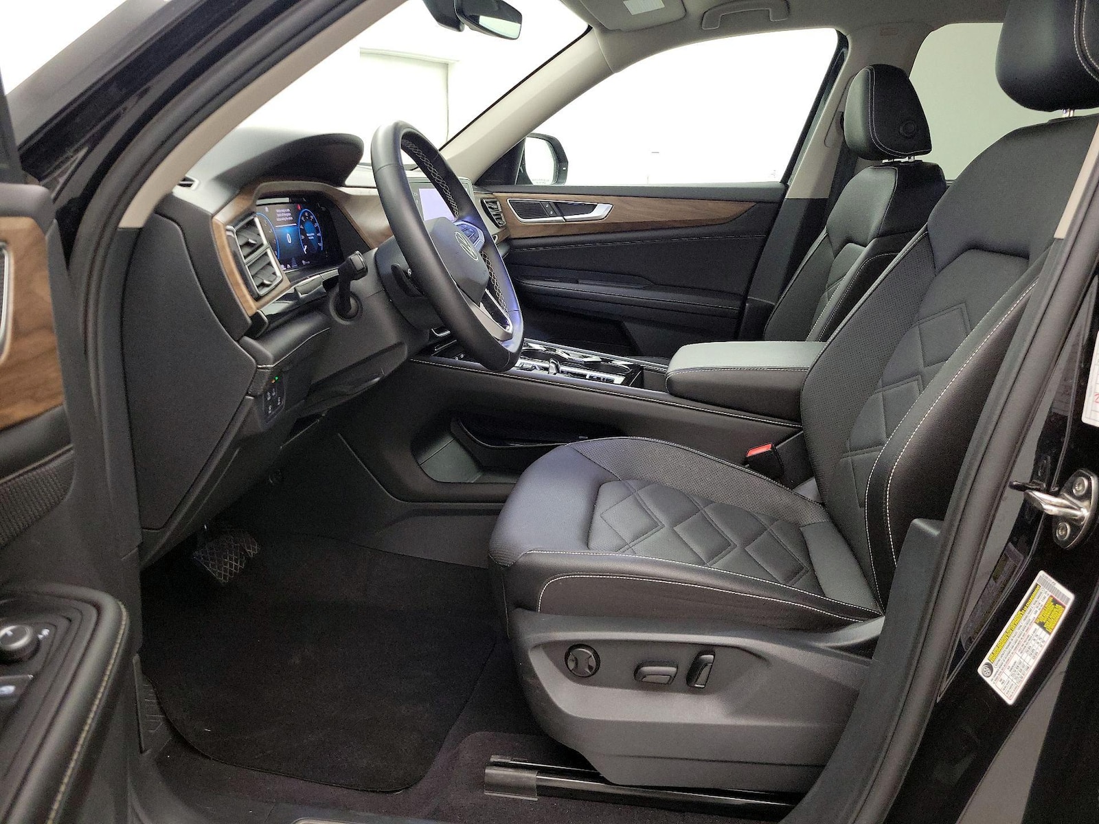 2025 Volkswagen Atlas SE w/Tech - Photo 12