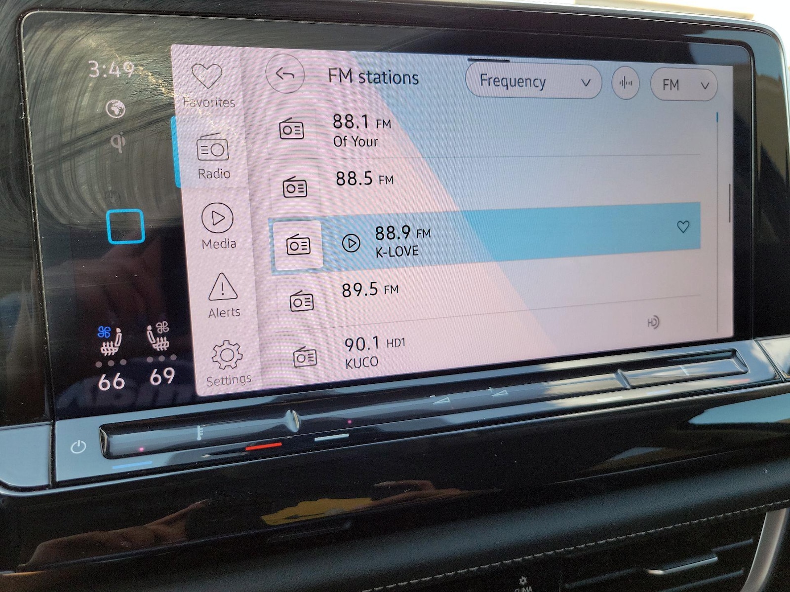 2025 Volkswagen Atlas SE w/Tech - Photo 16