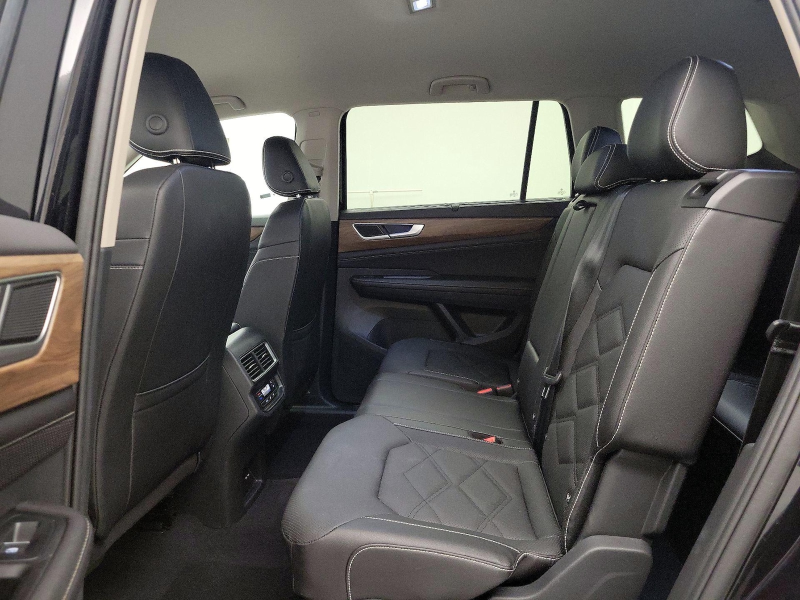 2025 Volkswagen Atlas SE w/Tech - Photo 20
