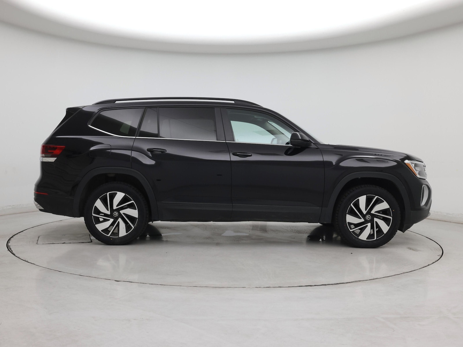 2025 Volkswagen Atlas SE w/Tech - Photo 8