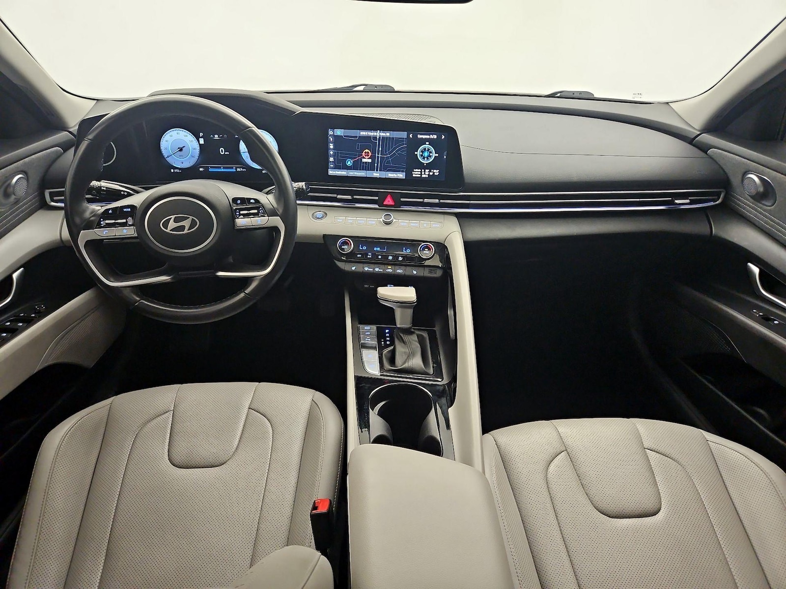 2024 Hyundai Elantra Limited - Photo 10