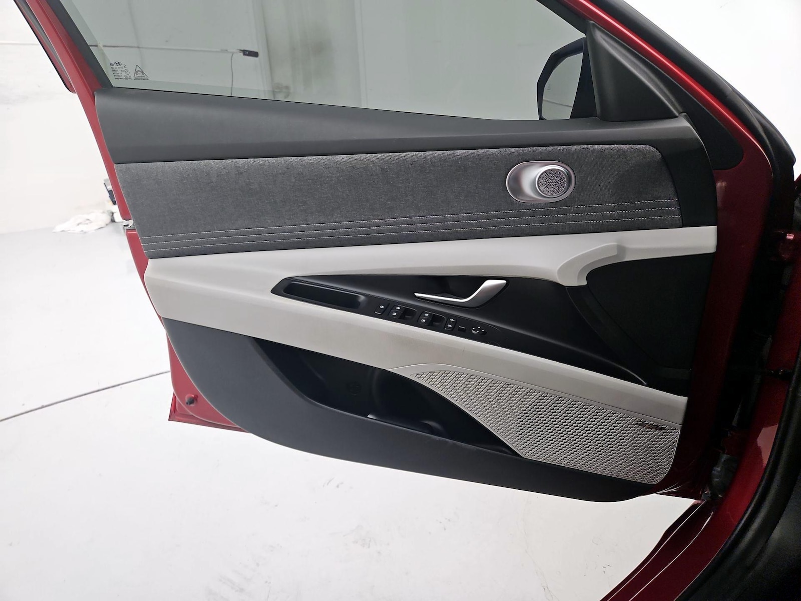 2024 Hyundai Elantra Limited - Photo 13