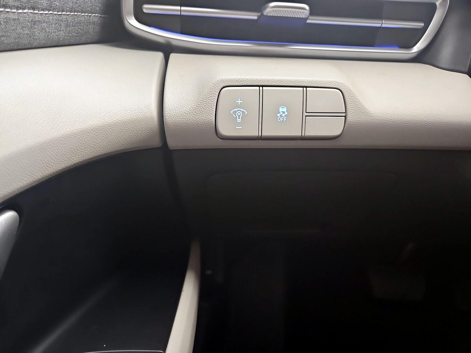 2024 Hyundai Elantra Limited - Photo 14