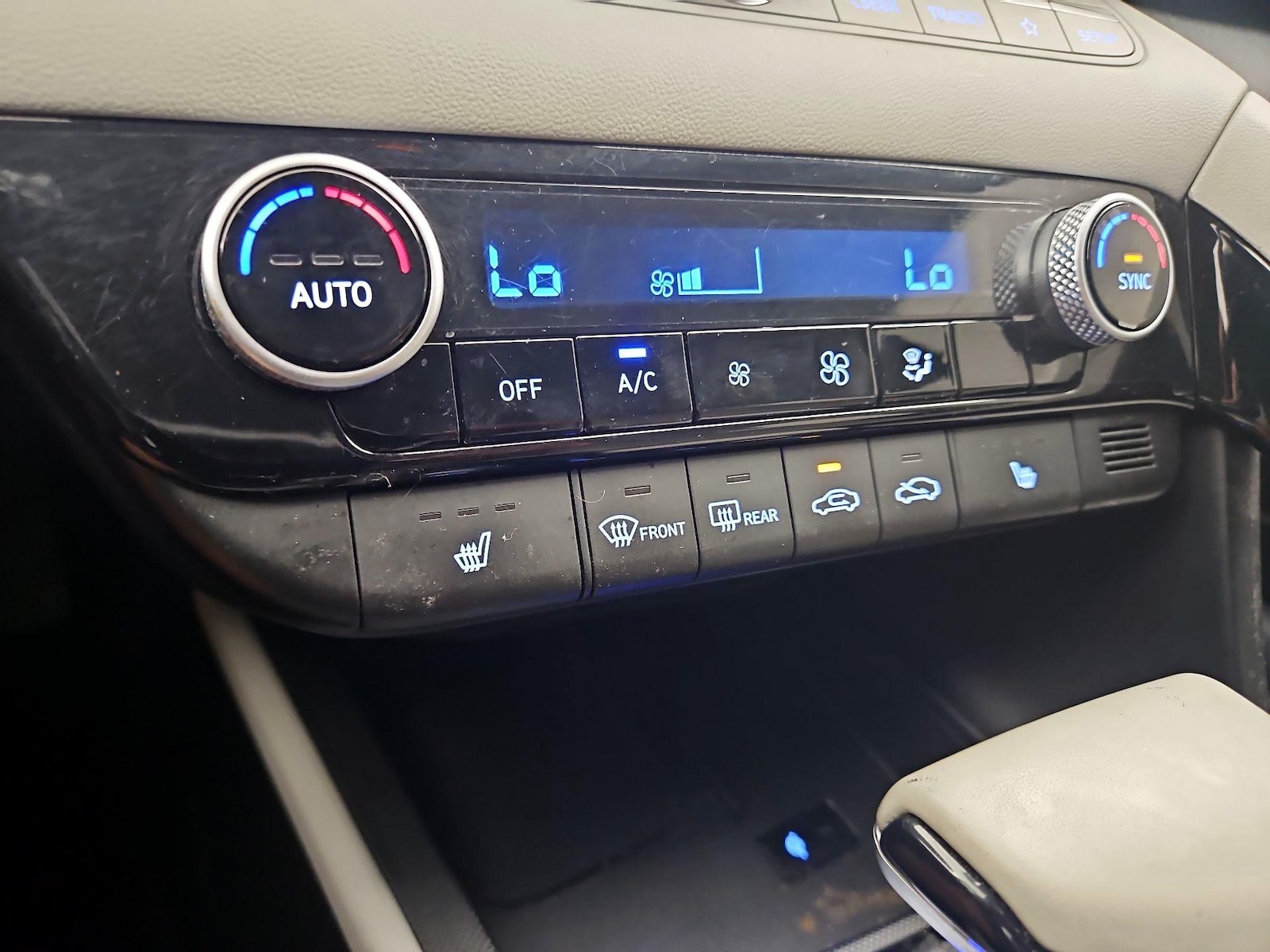 2024 Hyundai Elantra Limited - Photo 18