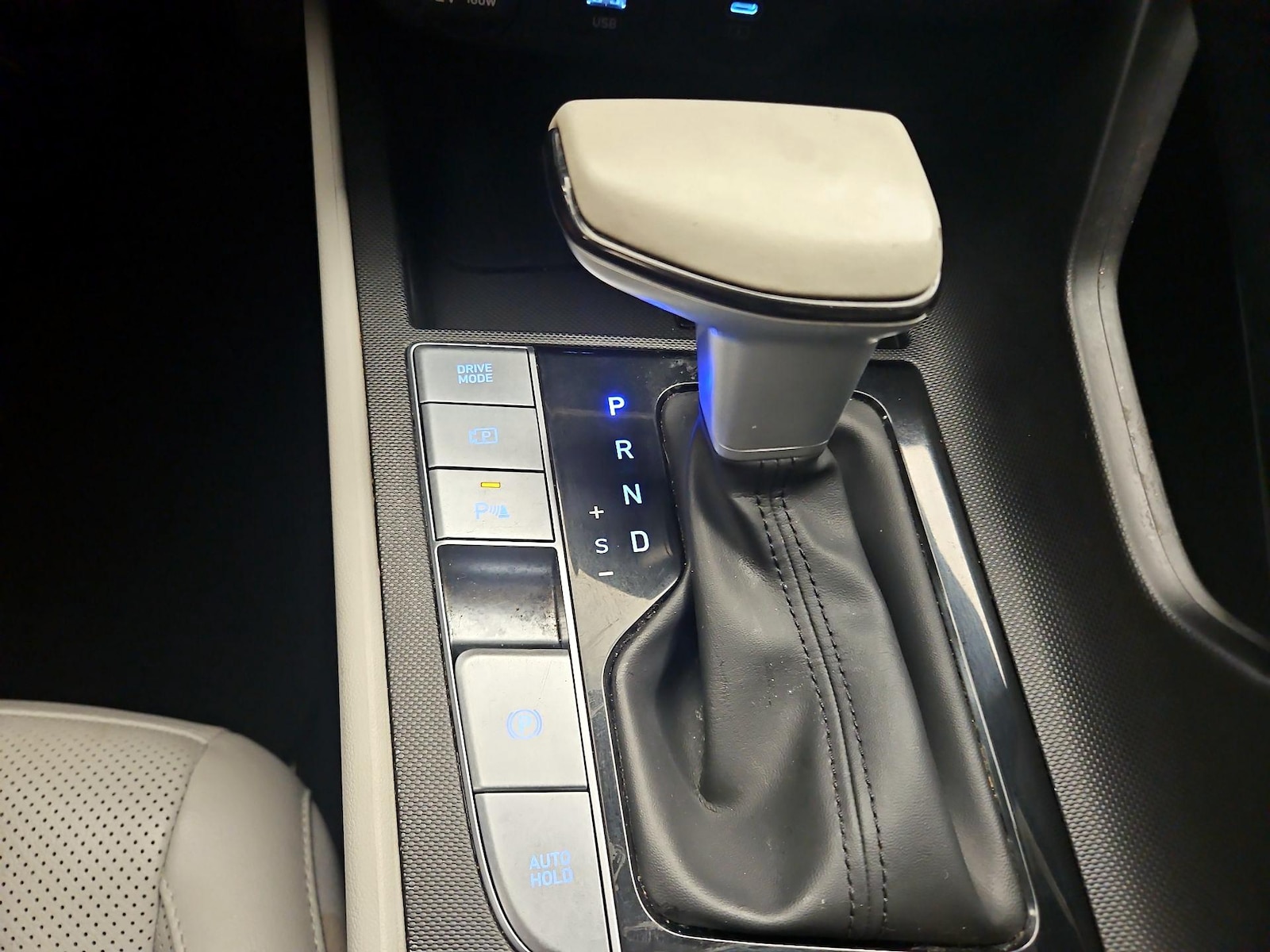 2024 Hyundai Elantra Limited - Photo 19