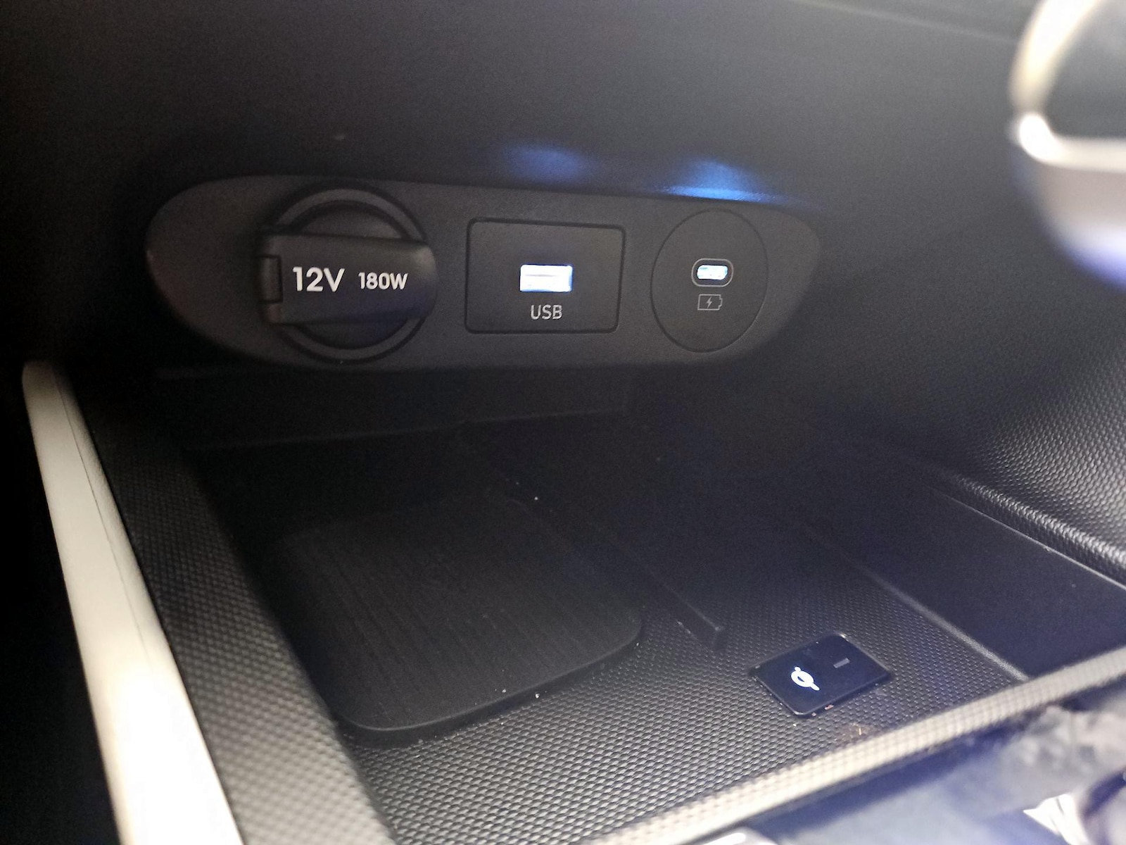 2024 Hyundai Elantra Limited - Photo 20