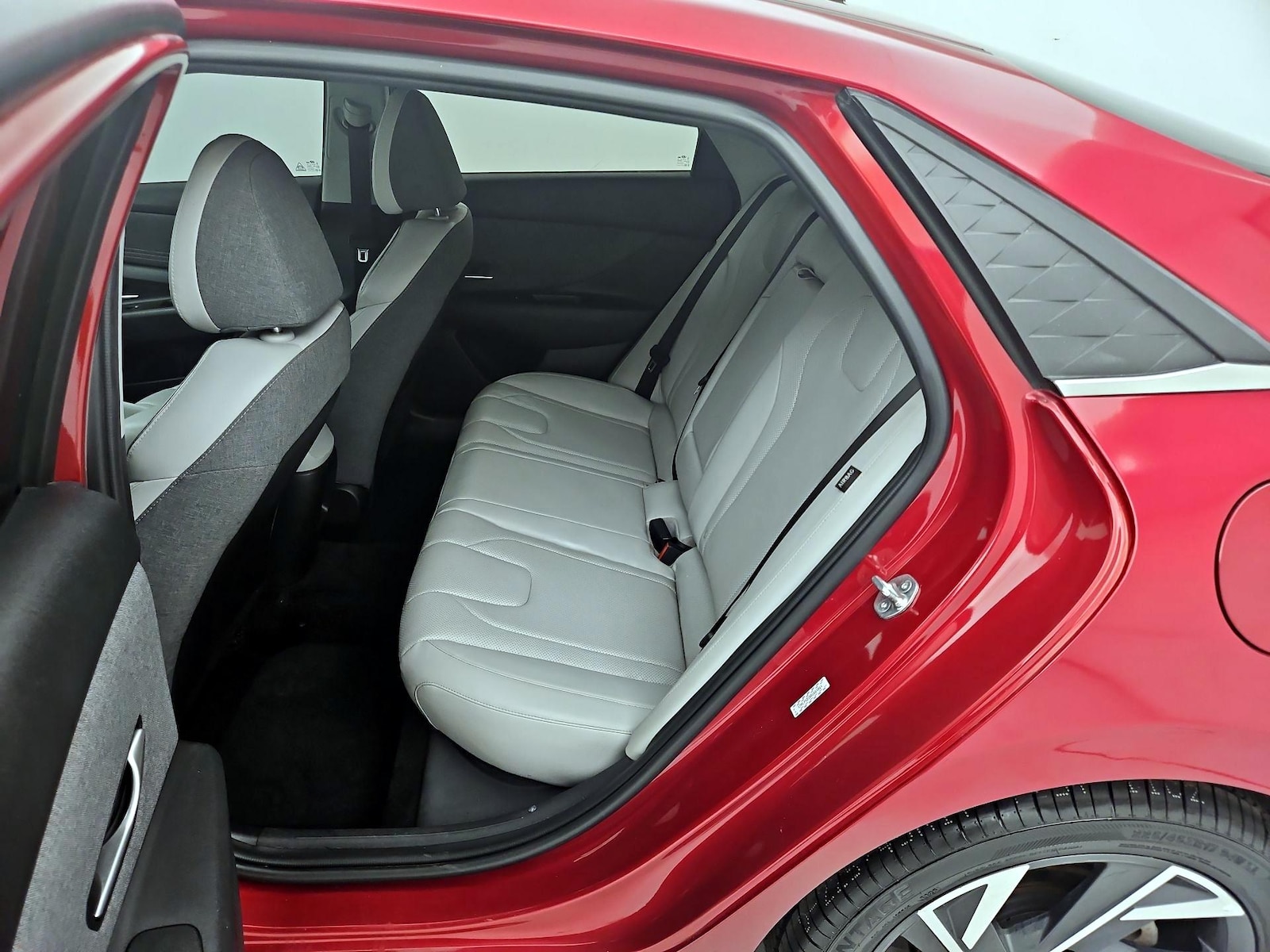 2024 Hyundai Elantra Limited - Photo 22