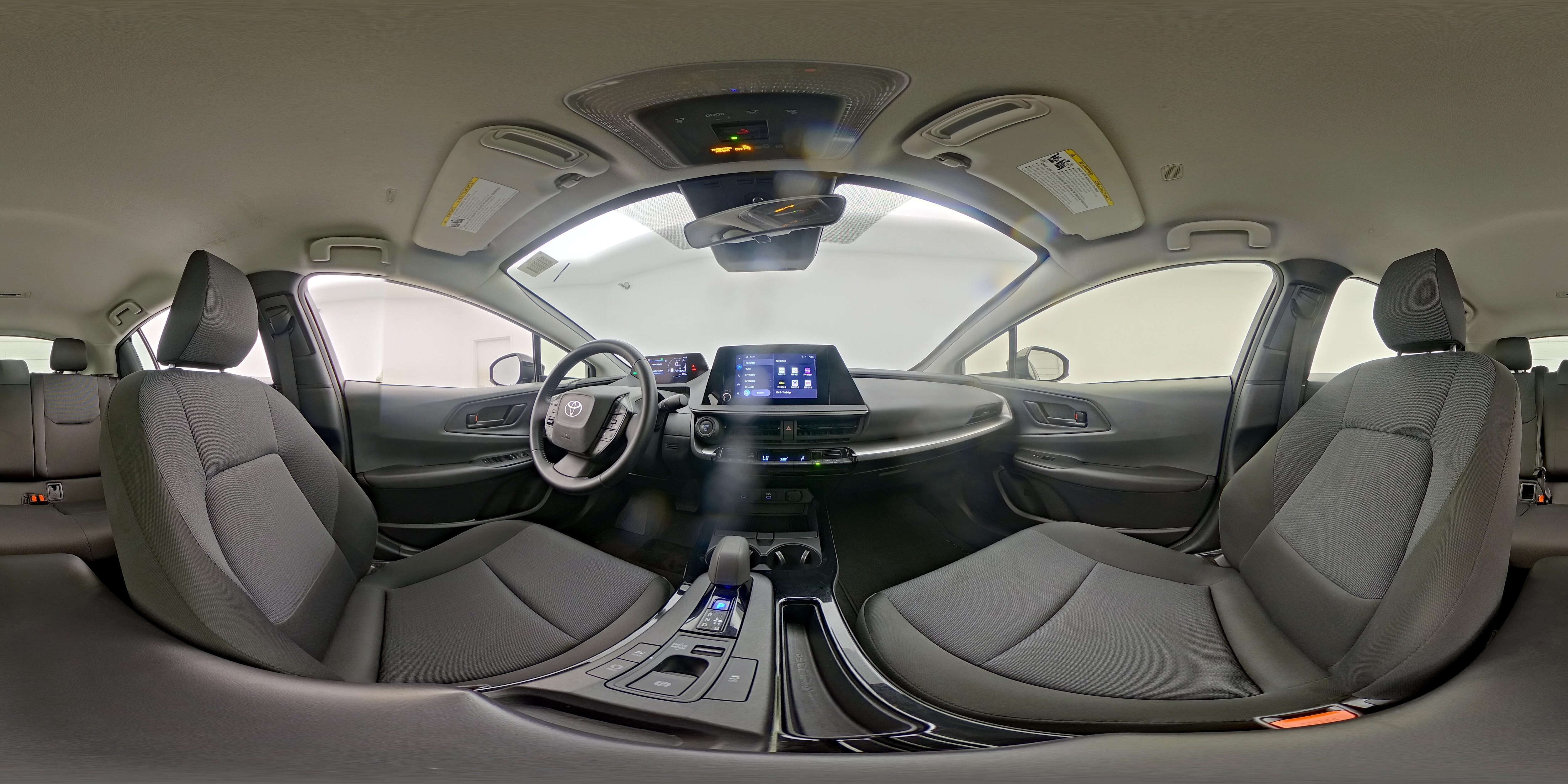 2025 Toyota Prius LE - Photo 24