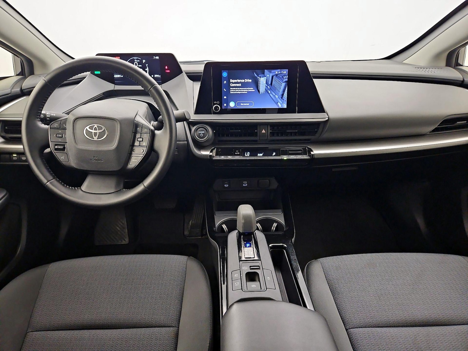 2025 Toyota Prius LE - Photo 10