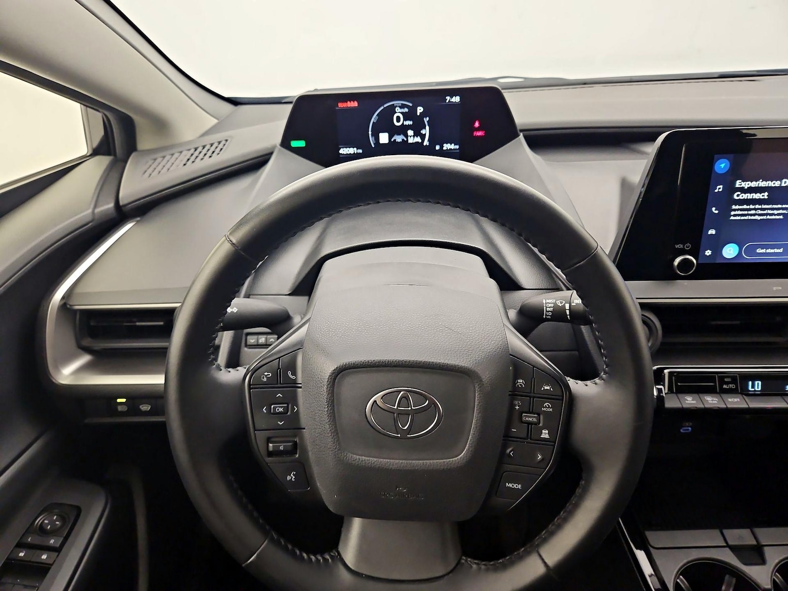 2025 Toyota Prius LE - Photo 11