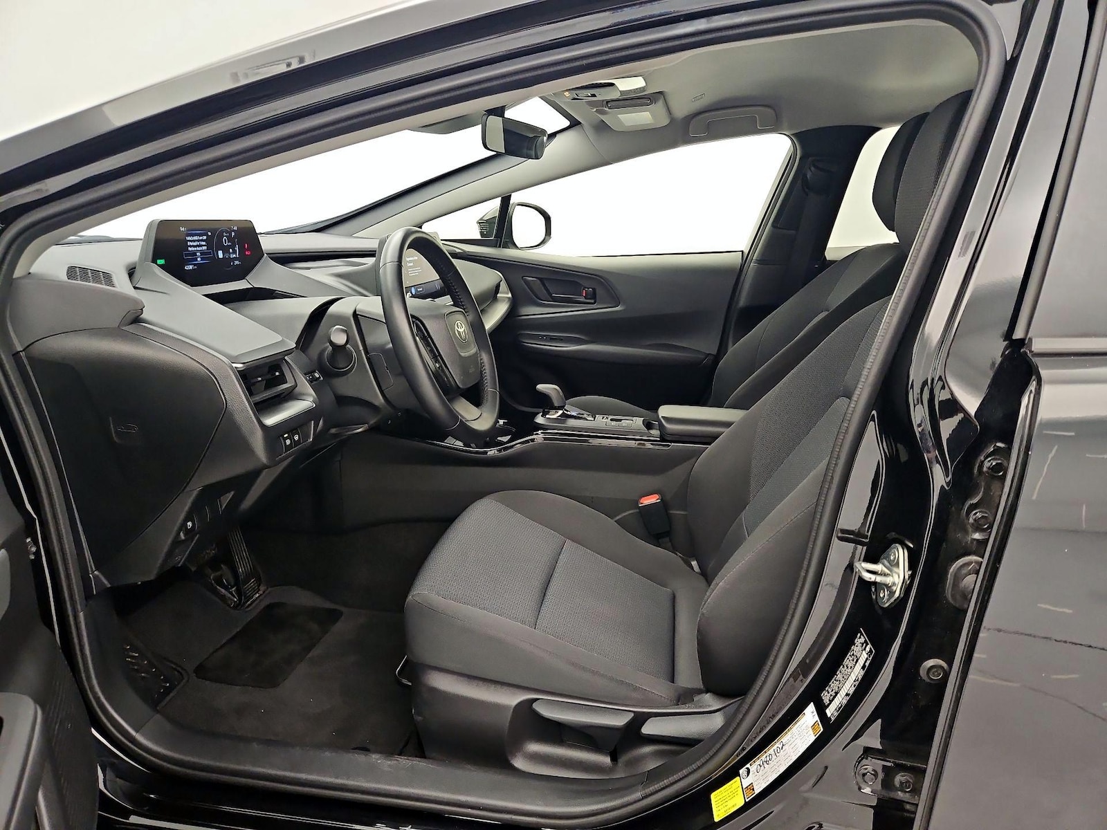 2025 Toyota Prius LE - Photo 12