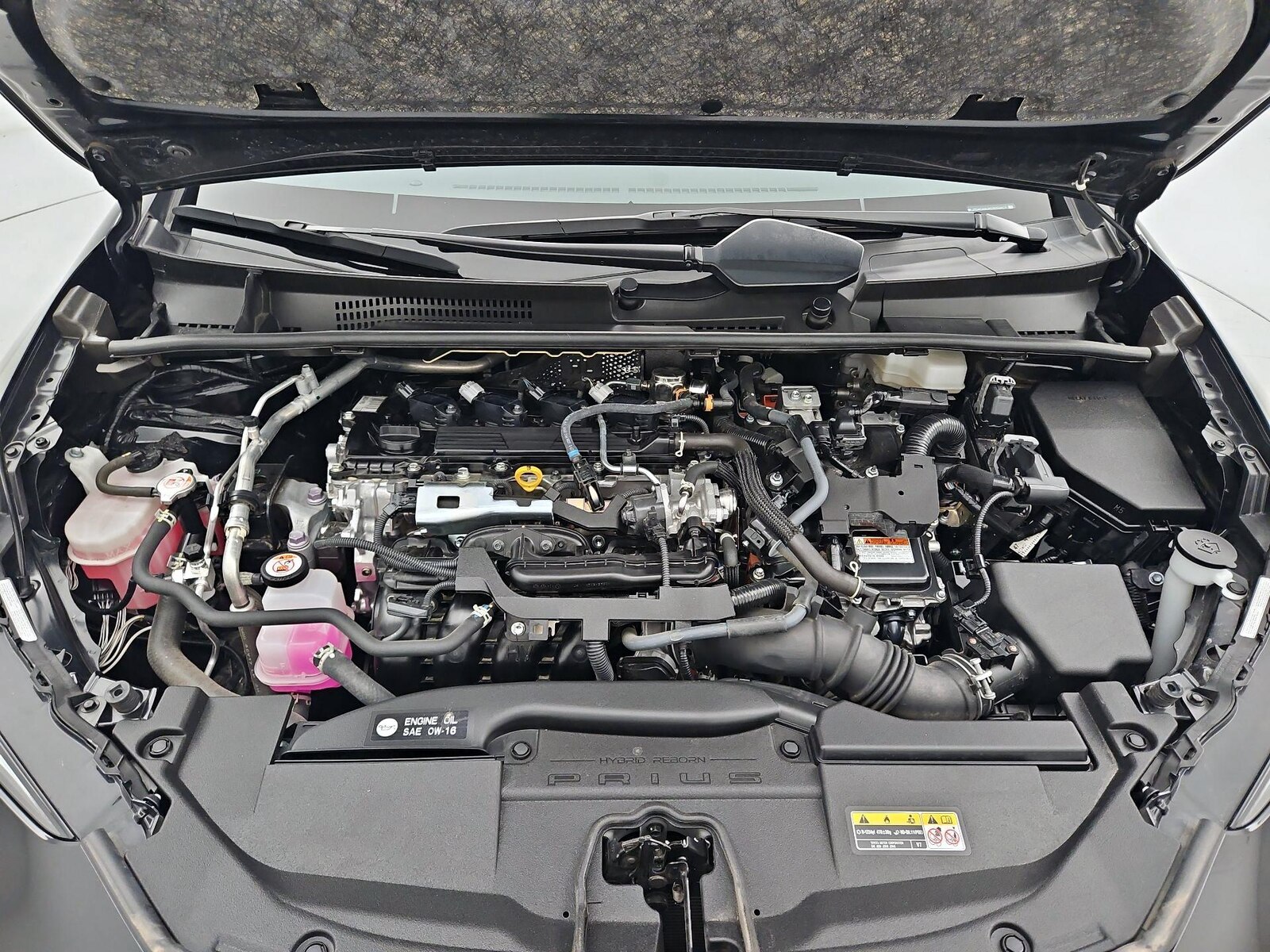 2025 Toyota Prius LE - Photo 22