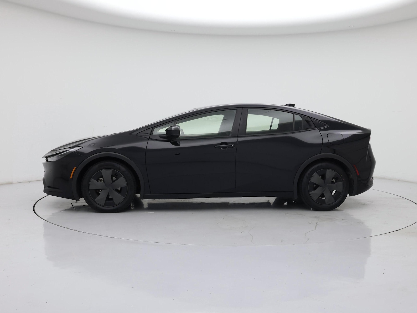 2025 Toyota Prius LE - Photo 4
