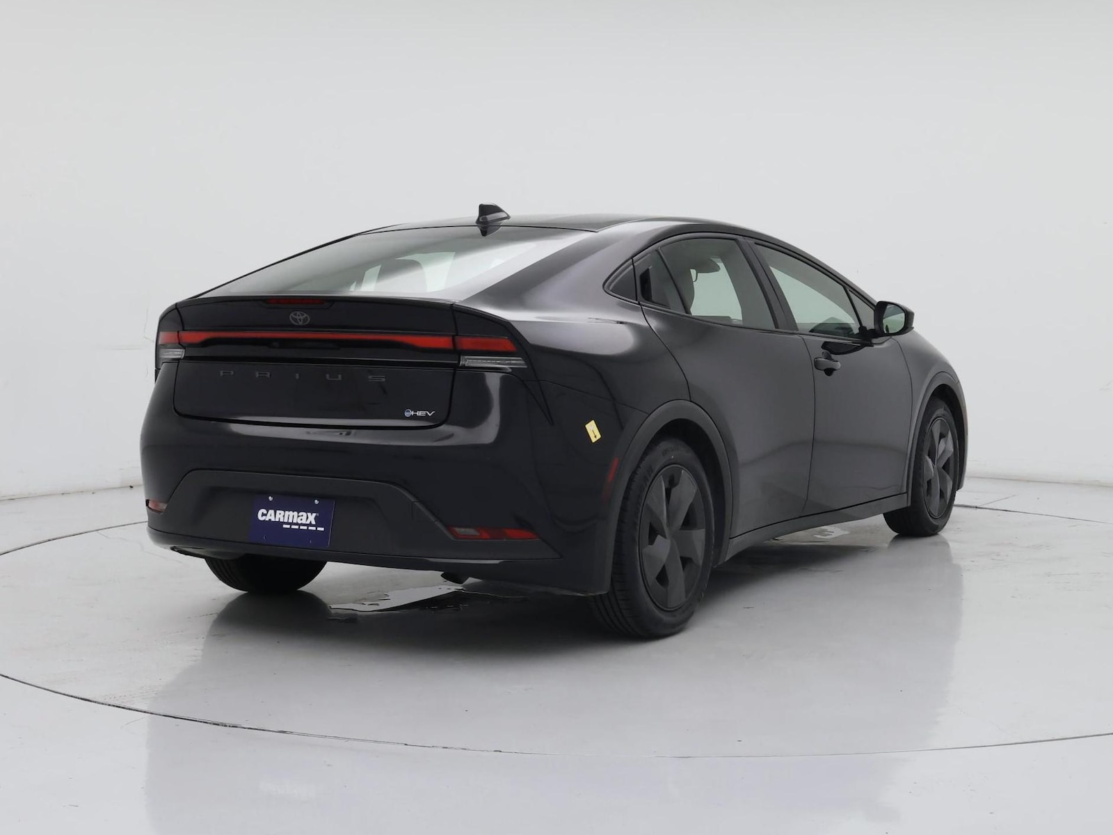 2025 Toyota Prius LE - Photo 9