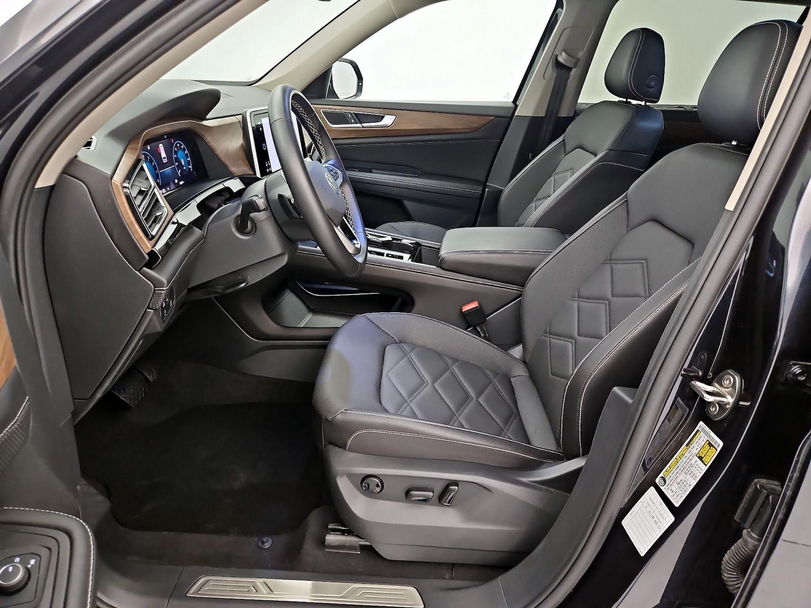 2025 Volkswagen Atlas SE w/Tech - Photo 12