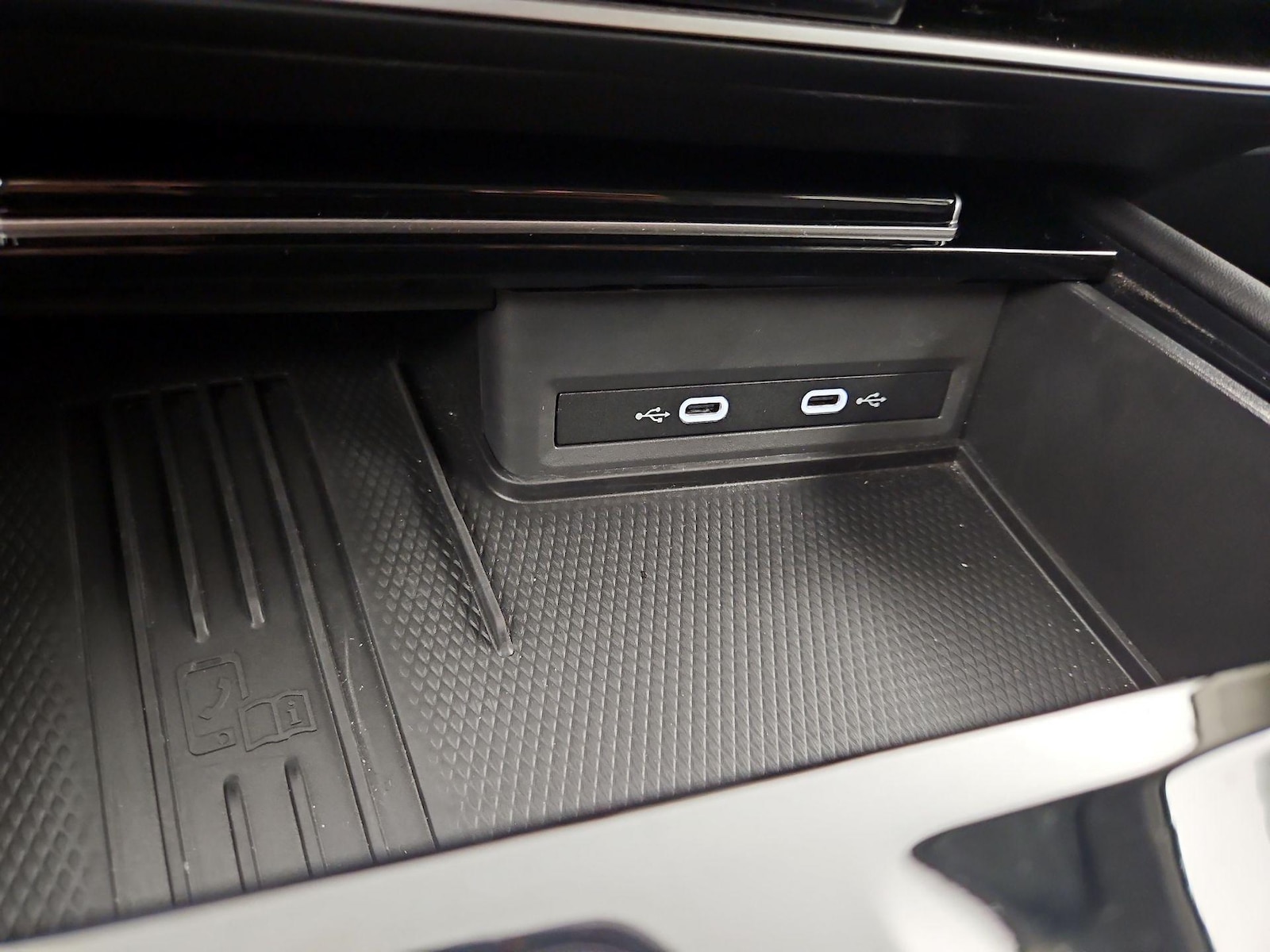 2025 Volkswagen Atlas SE w/Tech - Photo 19