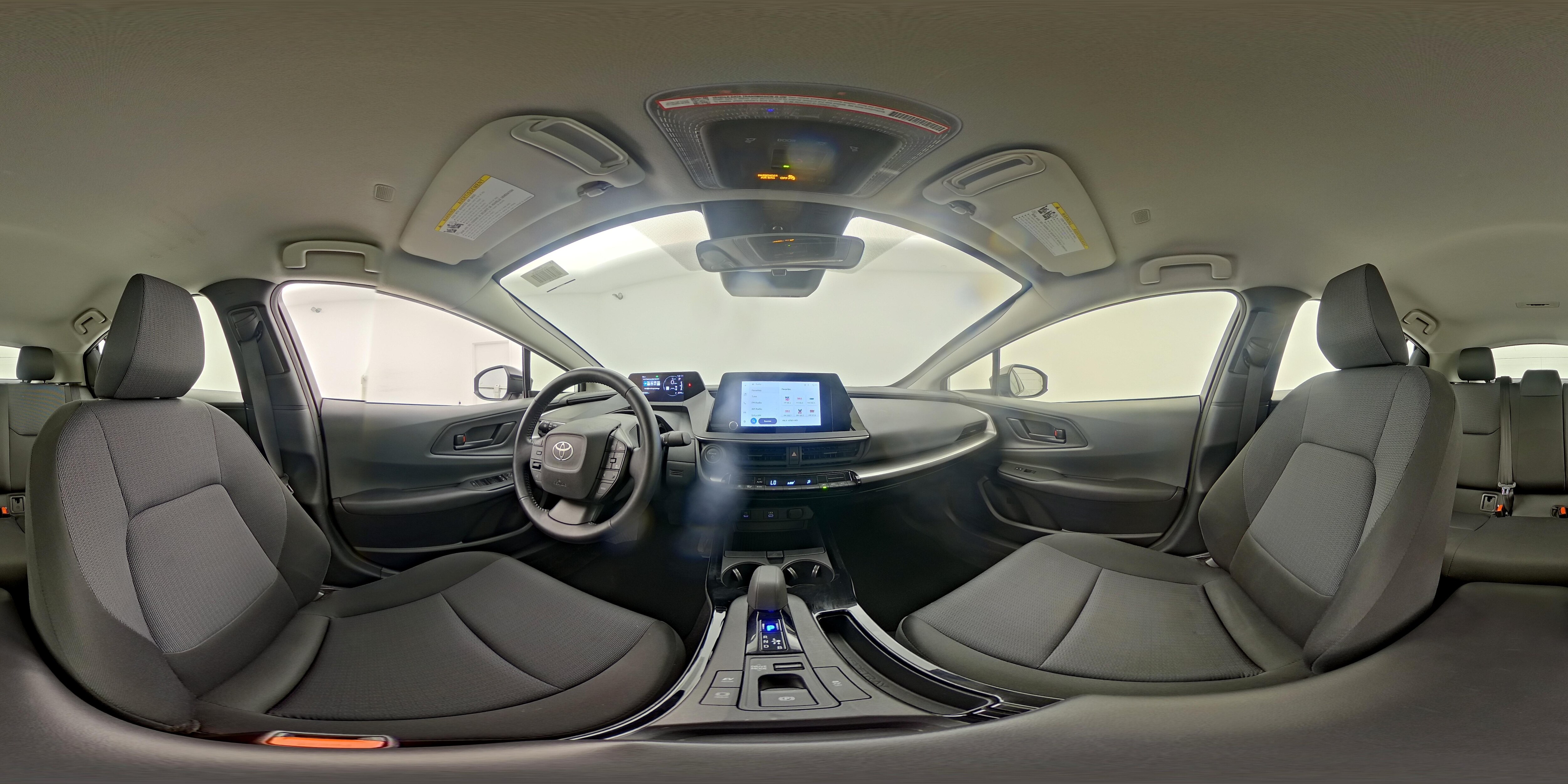 2025 Toyota Prius LE - Photo 24