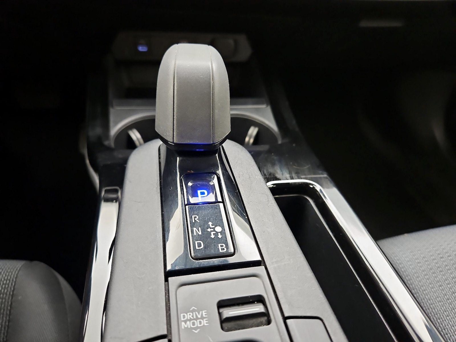 2025 Toyota Prius LE - Photo 18