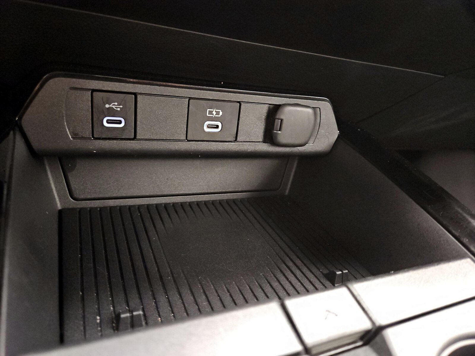 2025 Toyota Prius LE - Photo 19