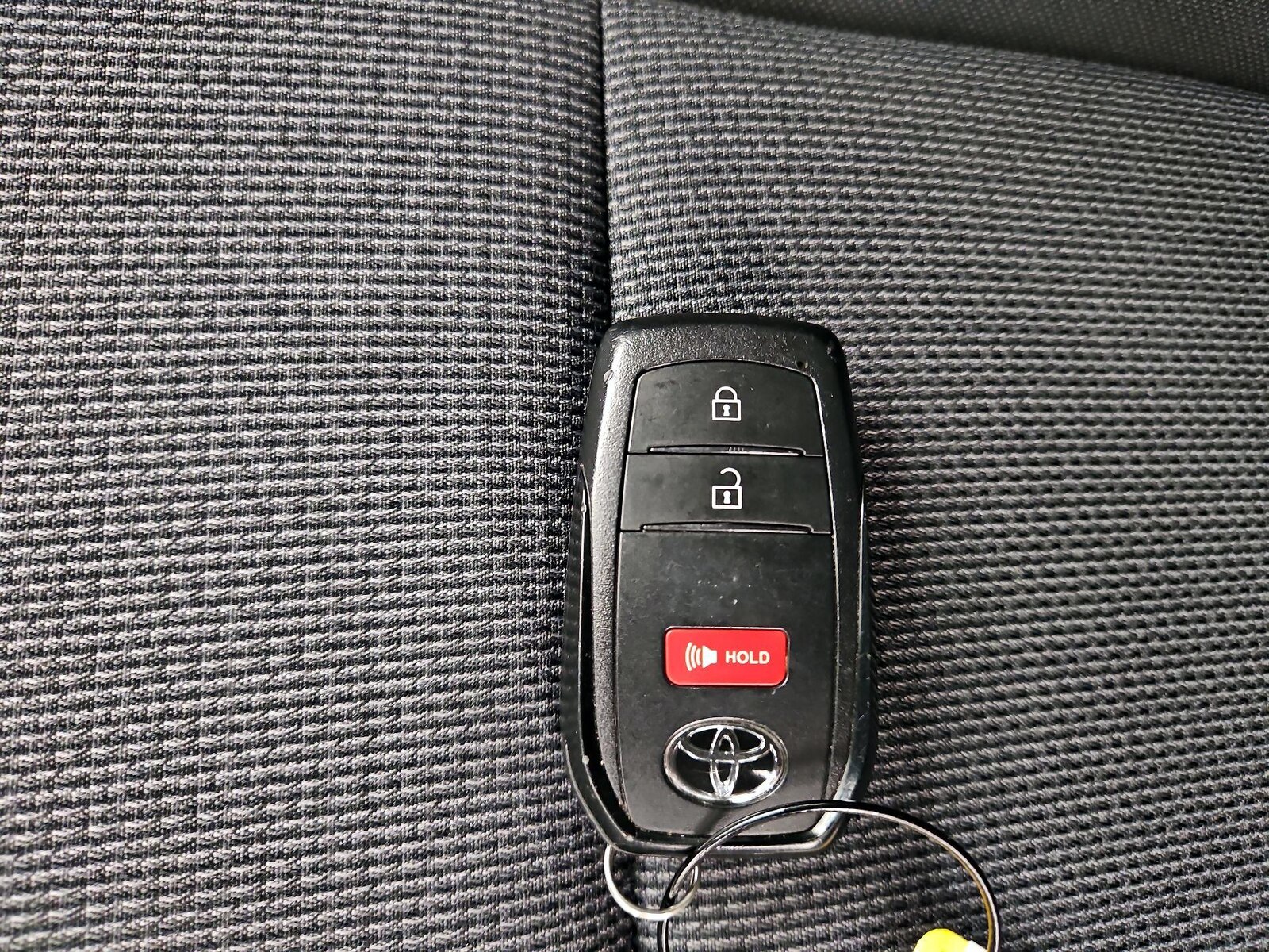 2025 Toyota Prius LE - Photo 23